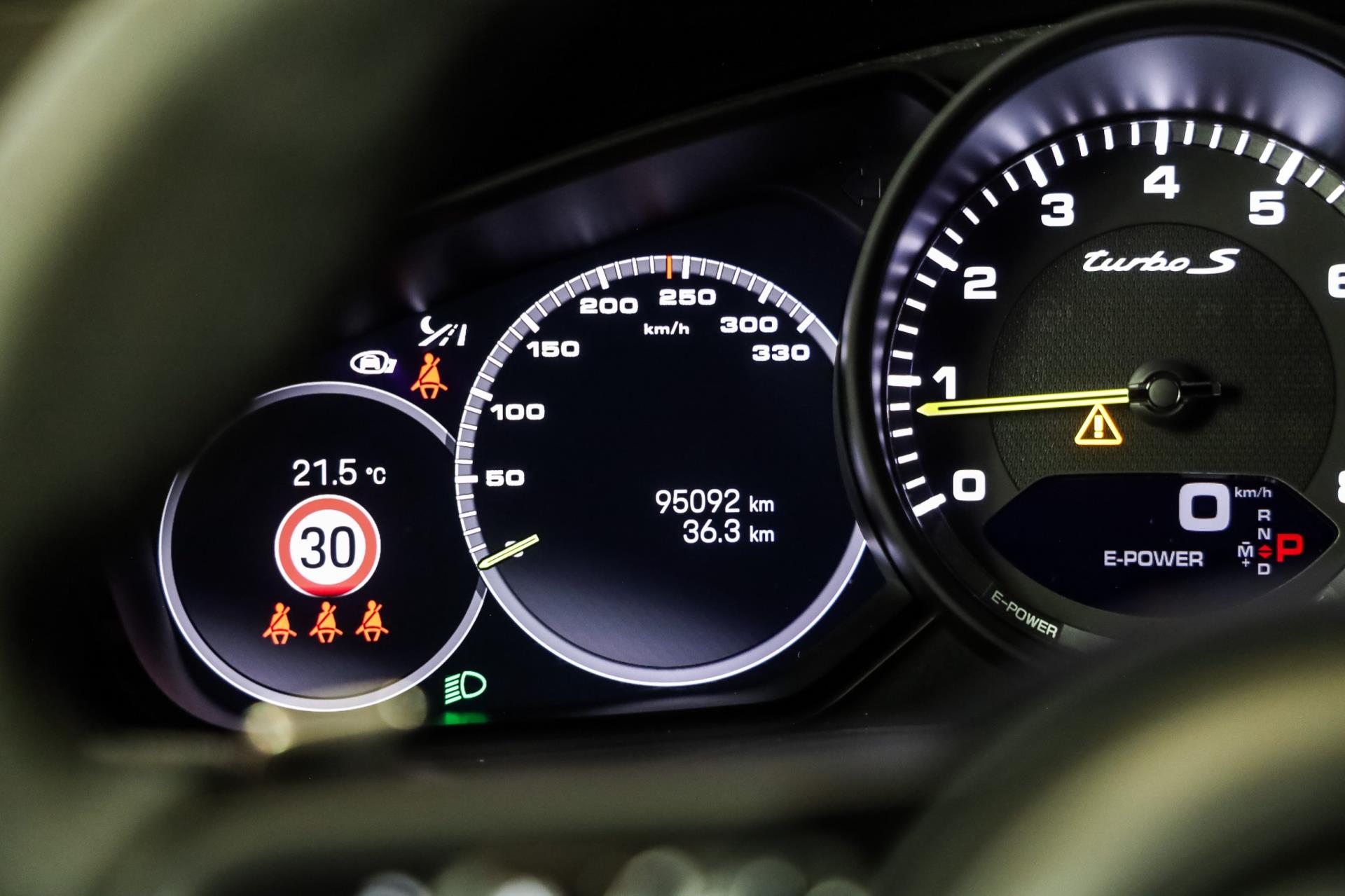 Foto van Porsche Cayenne Turbo S E-hybrid