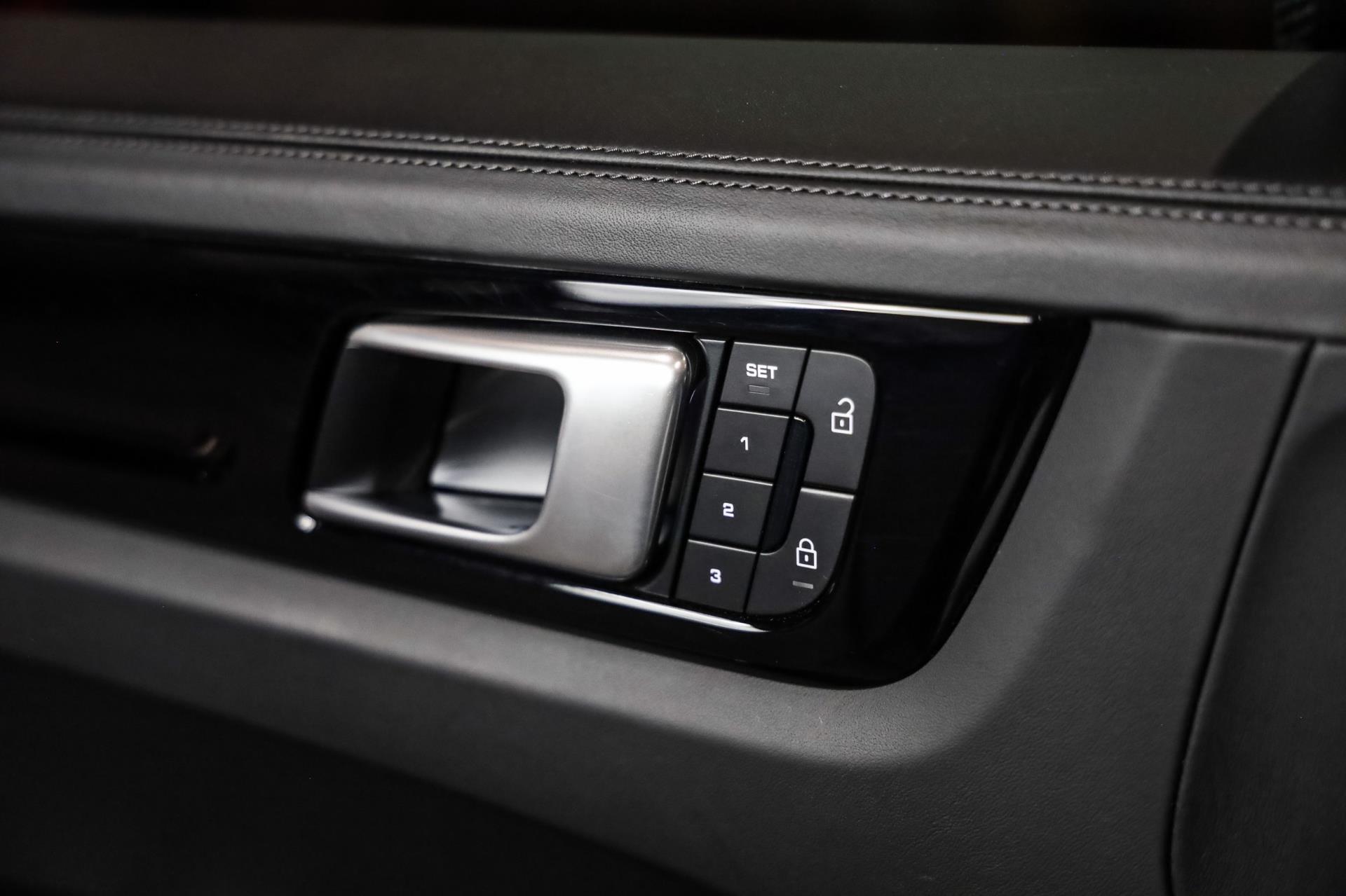 Foto van Porsche Cayenne Turbo S E-hybrid