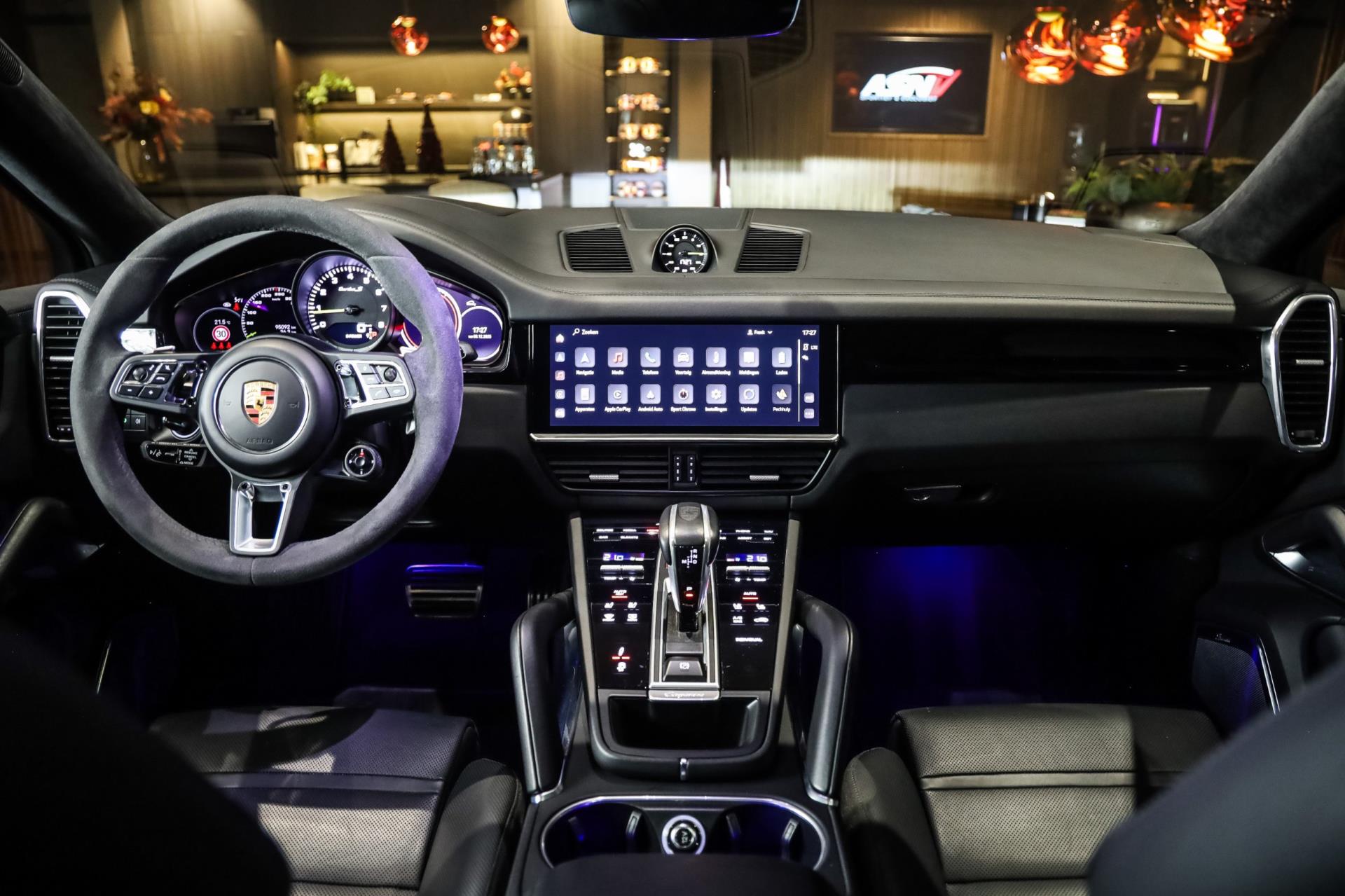 Foto van Porsche Cayenne Turbo S E-hybrid