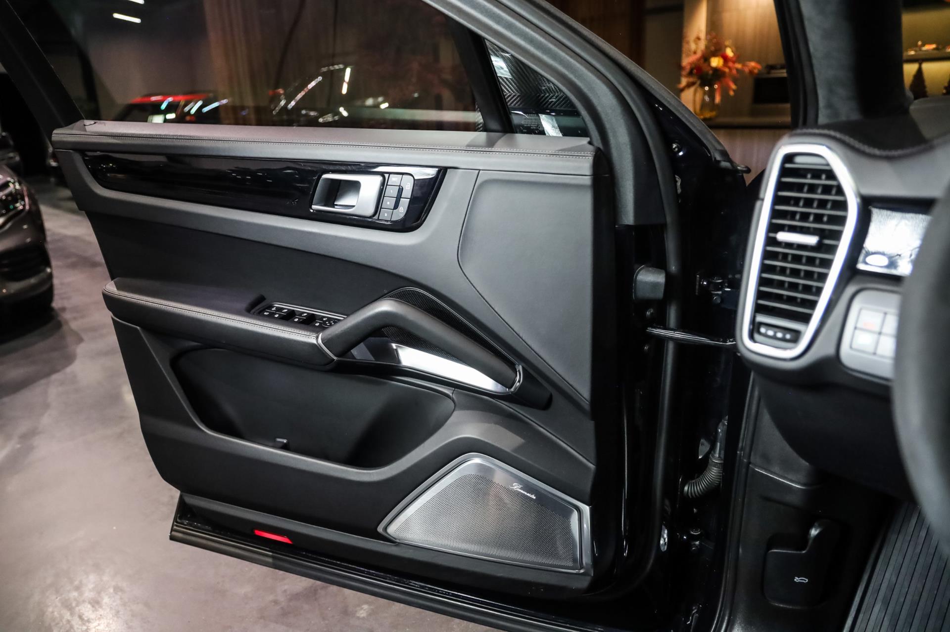Foto van Porsche Cayenne Turbo S E-hybrid