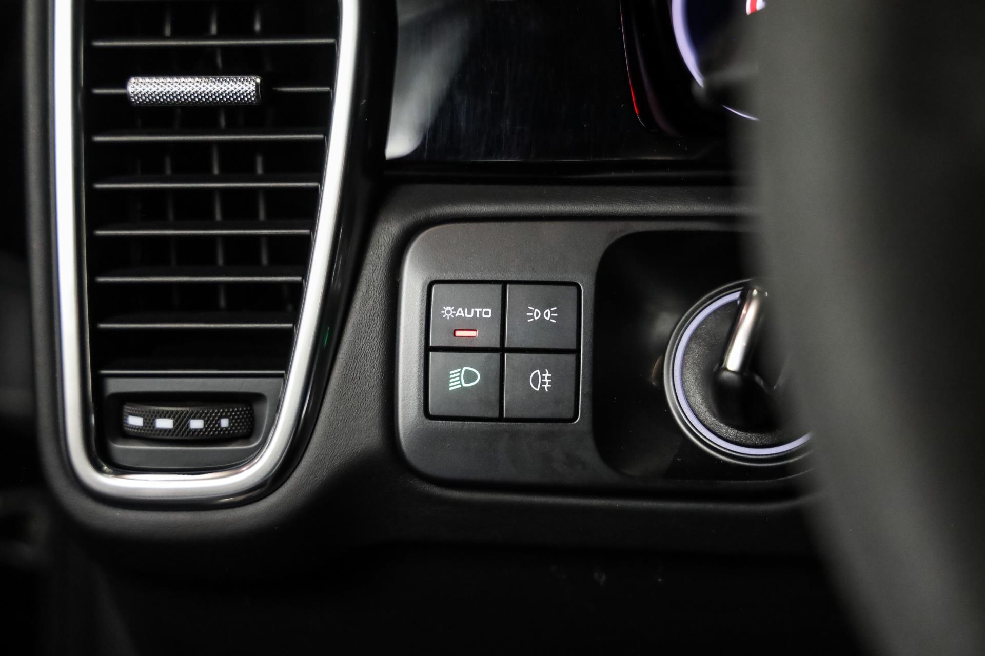 Foto van Porsche Cayenne Turbo S E-hybrid