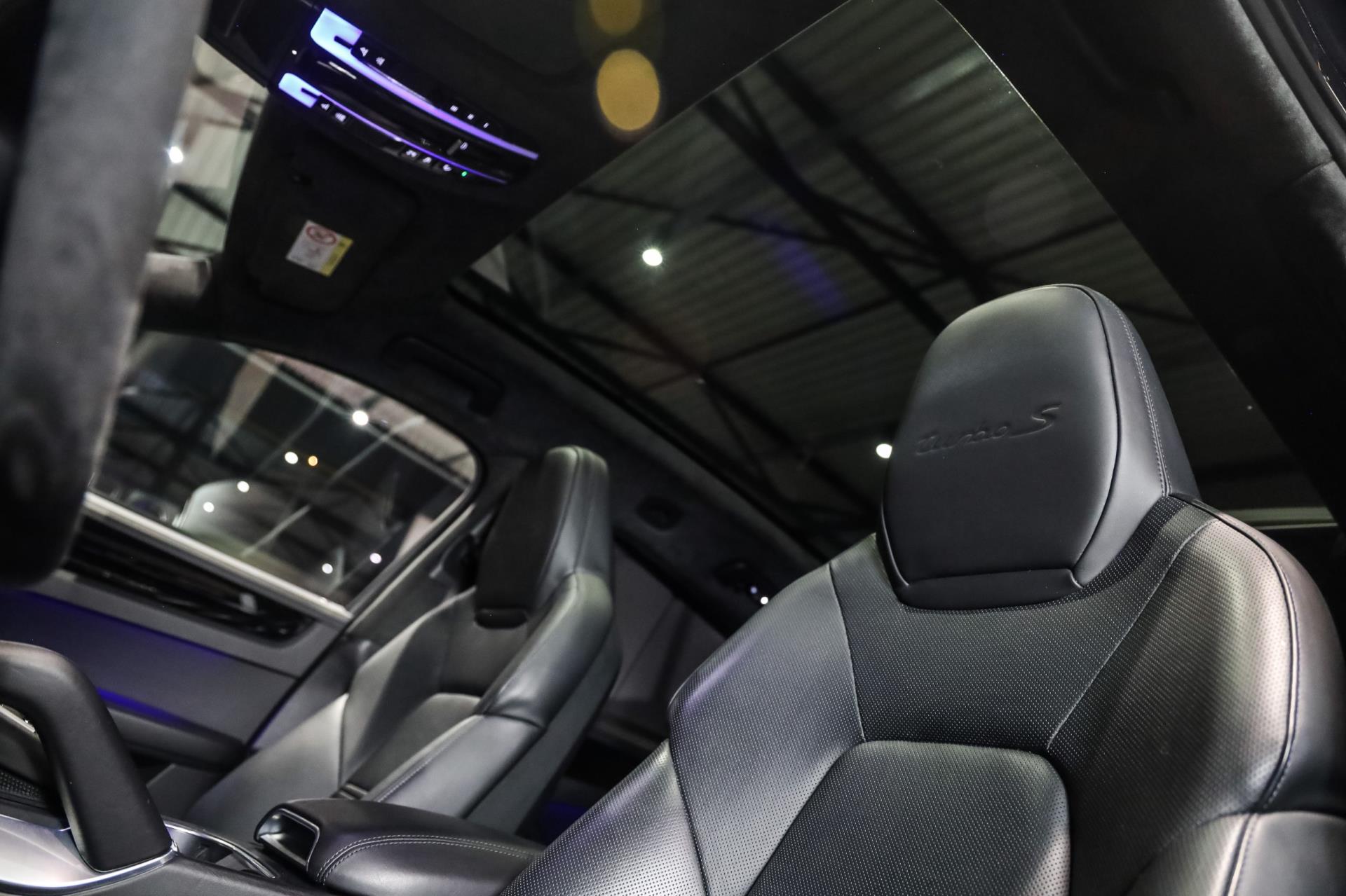 Foto van Porsche Cayenne Turbo S E-hybrid
