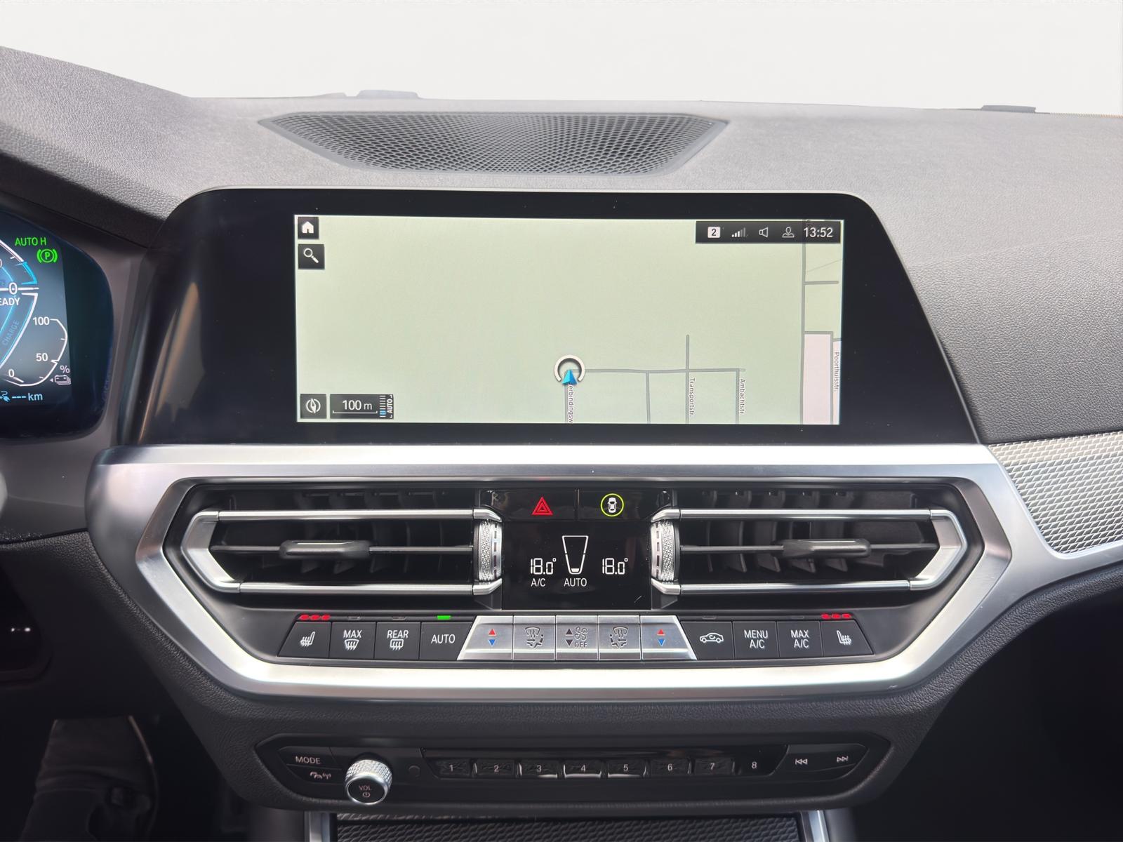 Foto van BMW 330e xDrive