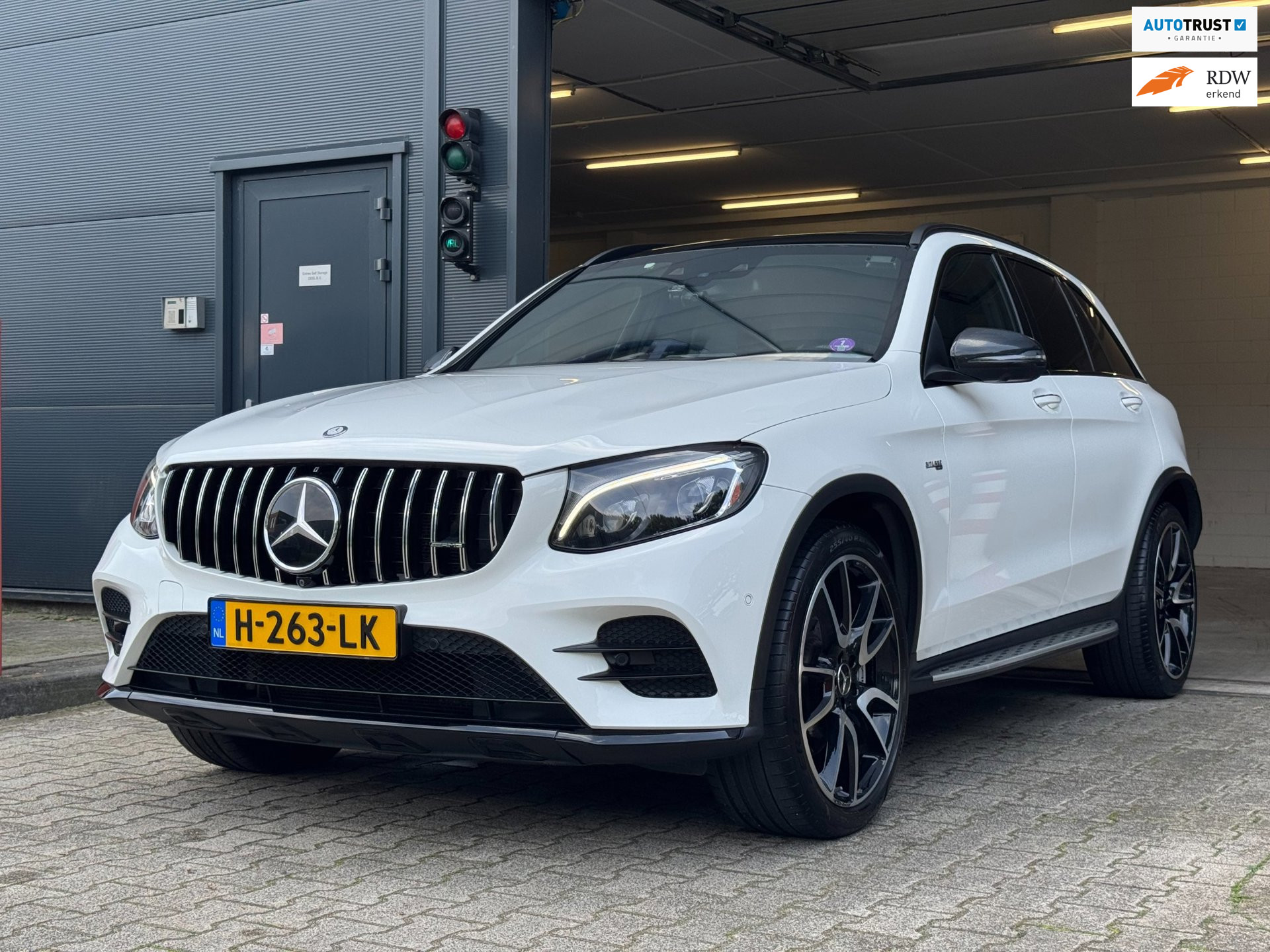 Mercedes-Benz AMG GLC 43 AMG 43 4MATIC / LUCHTVERING / TREKHAAK / STANDKACHEL / BURMESTER / DASHCAM / KEYLESS / SFEER / PANO ! 2016 - voorkant