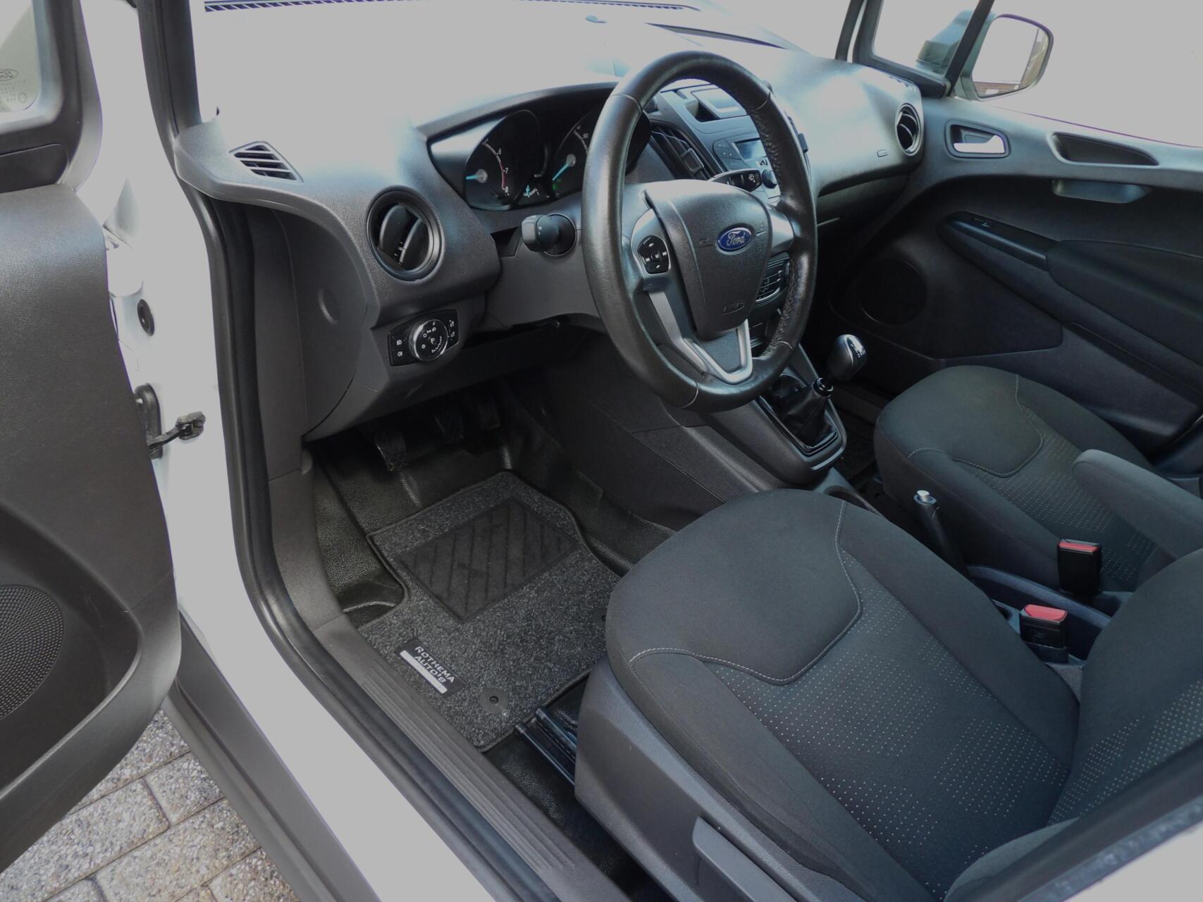 Foto van Ford Transit Courier
