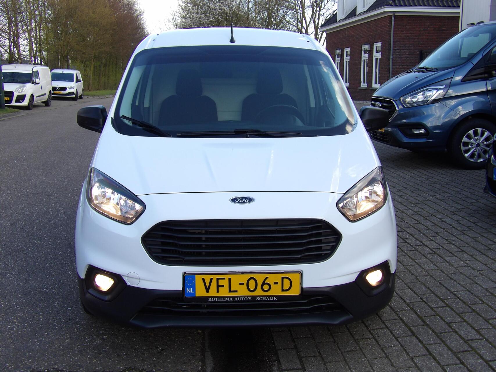 Foto van Ford Transit Courier