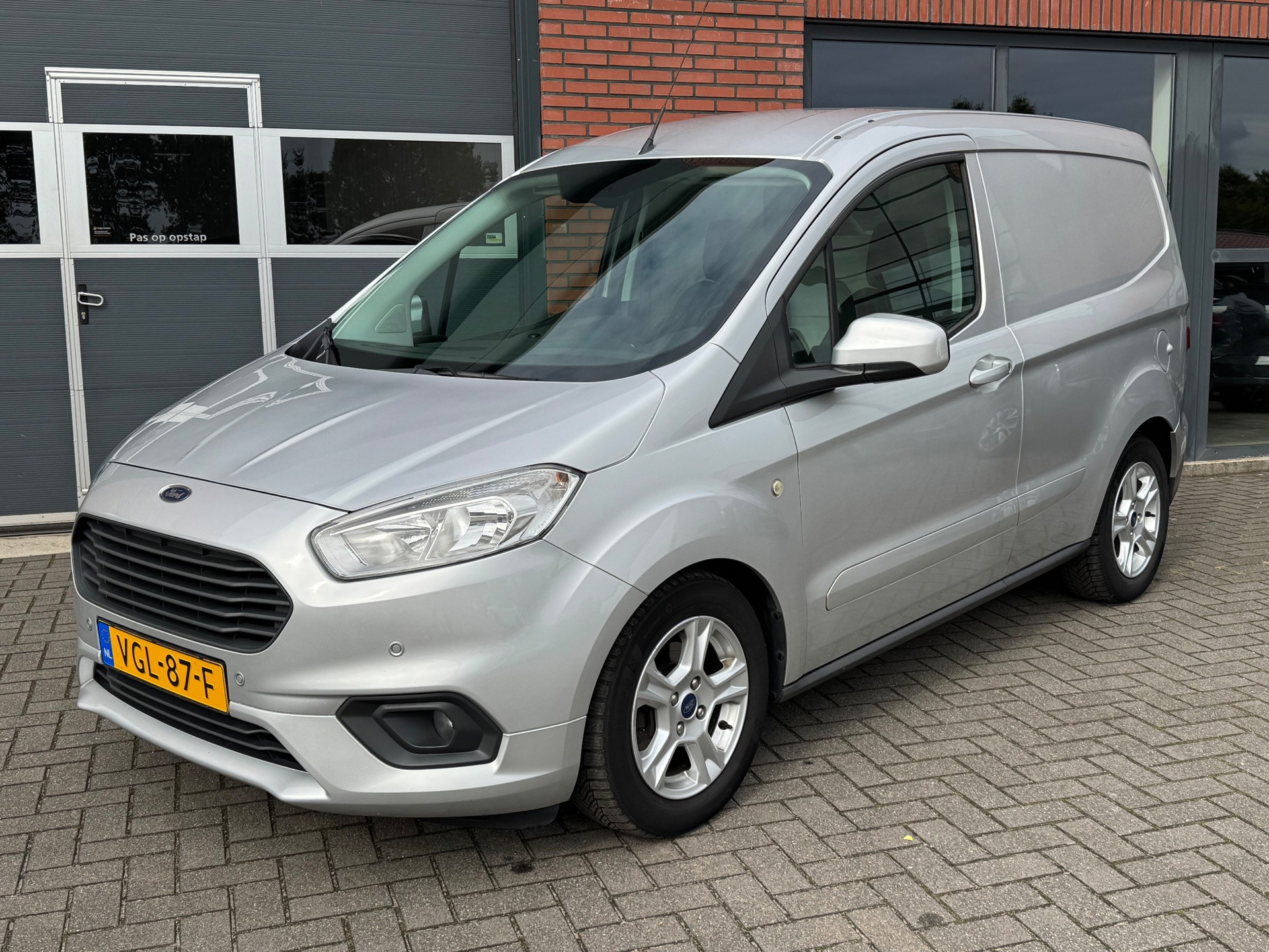 Ford Transit Courier 1.5 TDCI Limited Camera Airco Cruise 2020 - voorkant