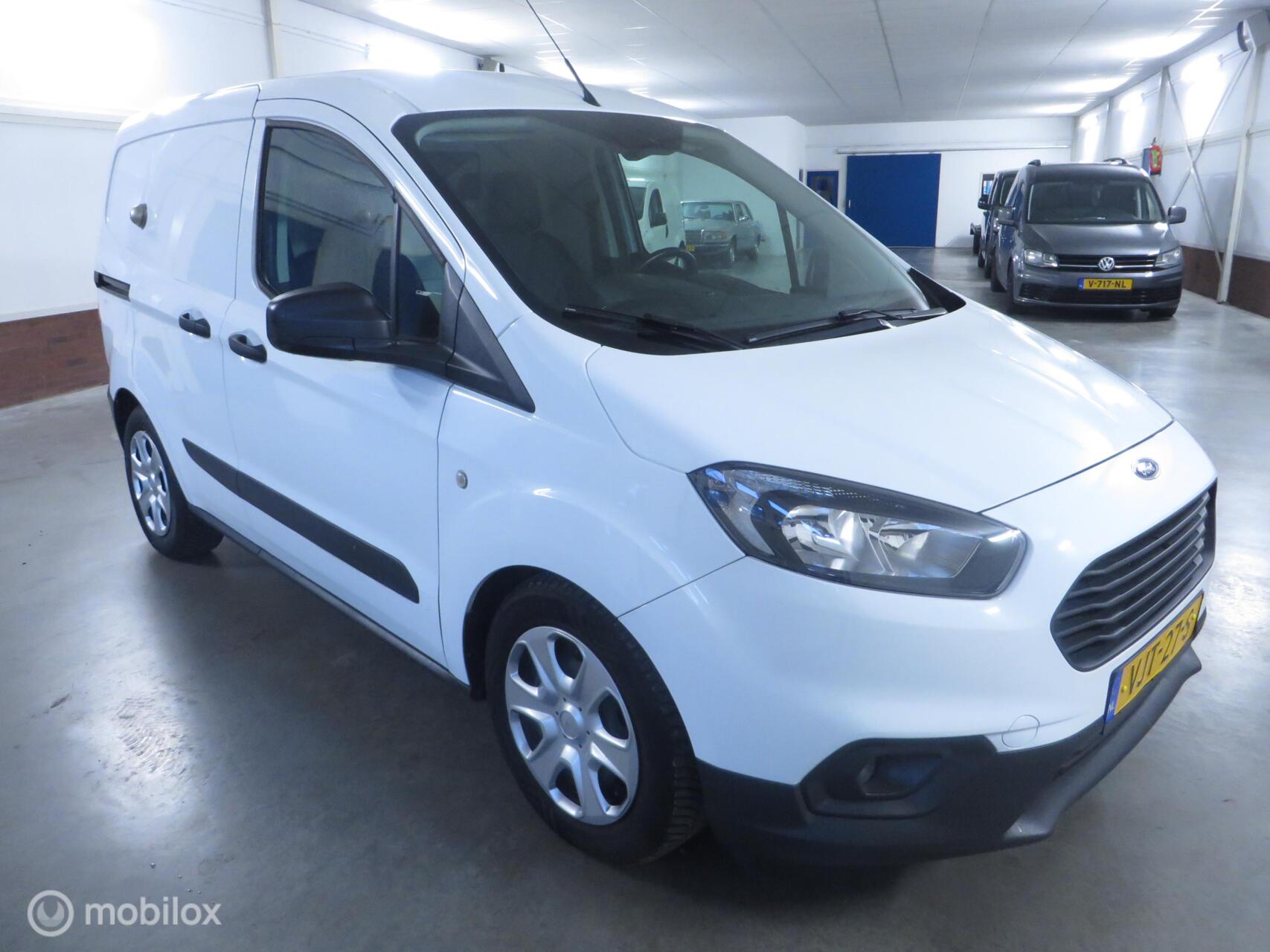 Ford Transit Courier 1.5 TDCI Ambiente Start&Stop  2021 2021 - voorkant