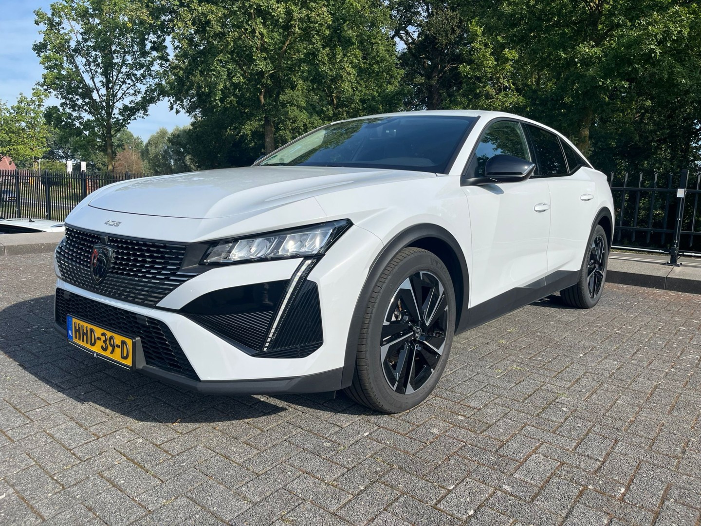 Peugeot 408 1.2 Hybrid 145 e-DCS6 Allure 2025 - voorkant