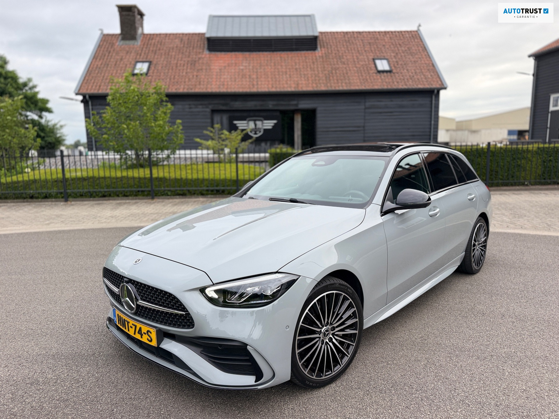 Mercedes-Benz C 300 E 300e AMG | Panoramaschuifdak | Night | Burmester | Rijassistentiepakket Plus Led-High Performance 2025 - voorkant
