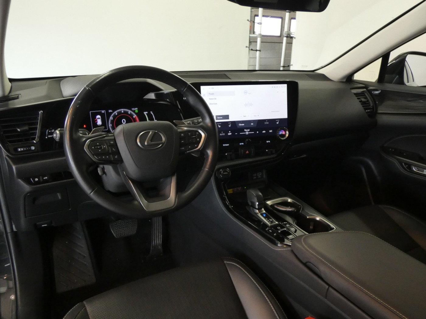 Foto van Lexus Lexus Nx450h+