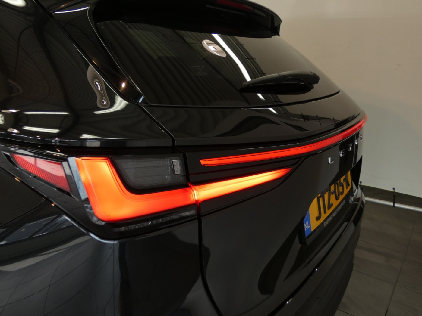 Foto van Lexus Lexus Nx450h+