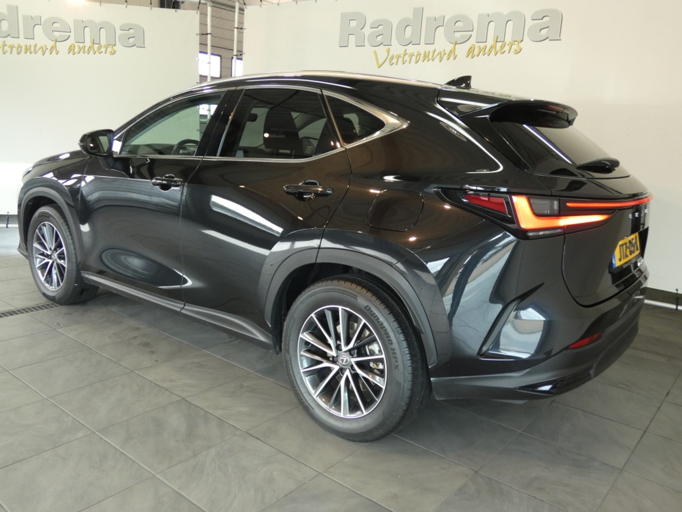 Foto van Lexus Lexus Nx450h+
