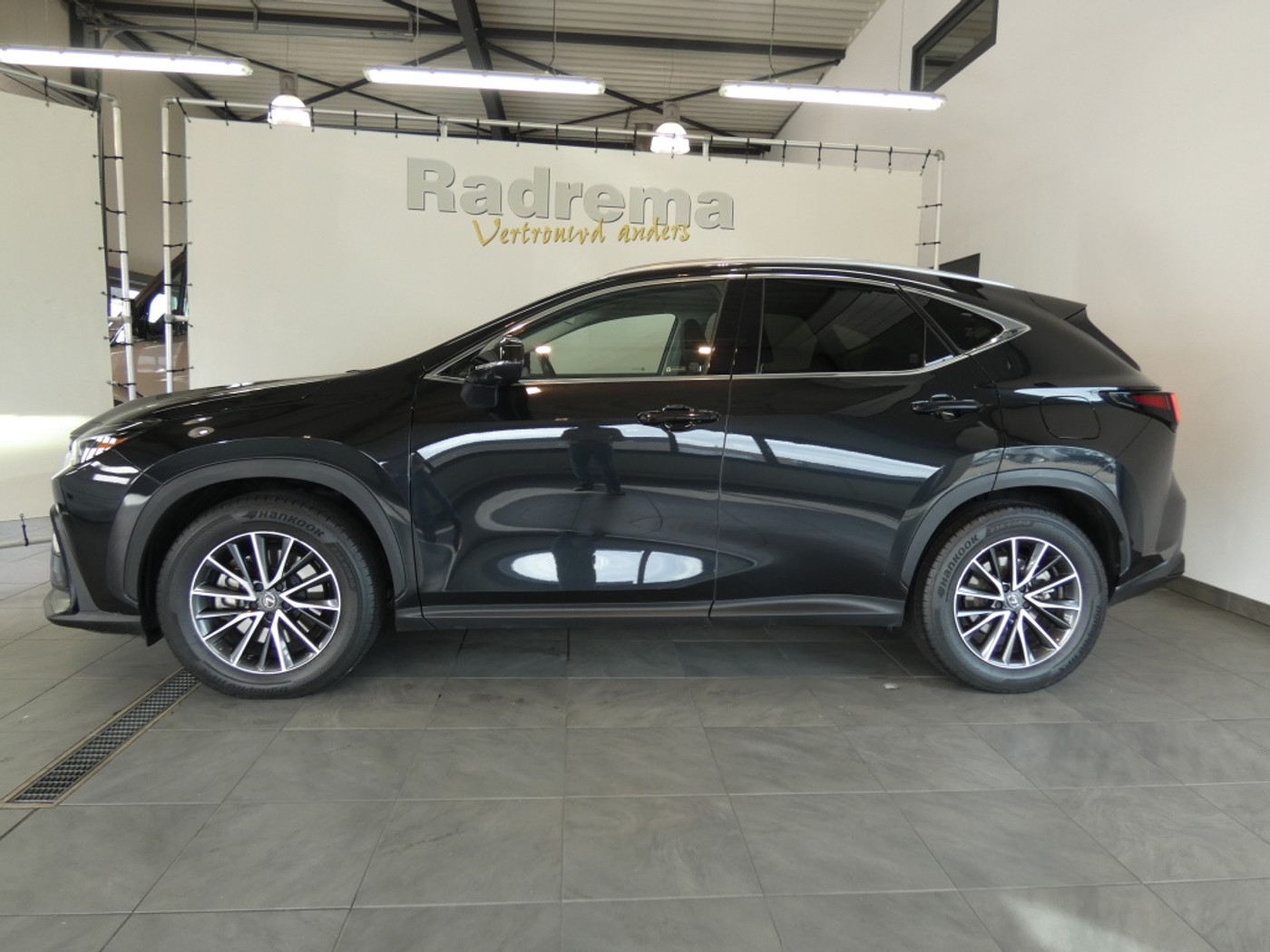 Foto van Lexus Lexus Nx450h+