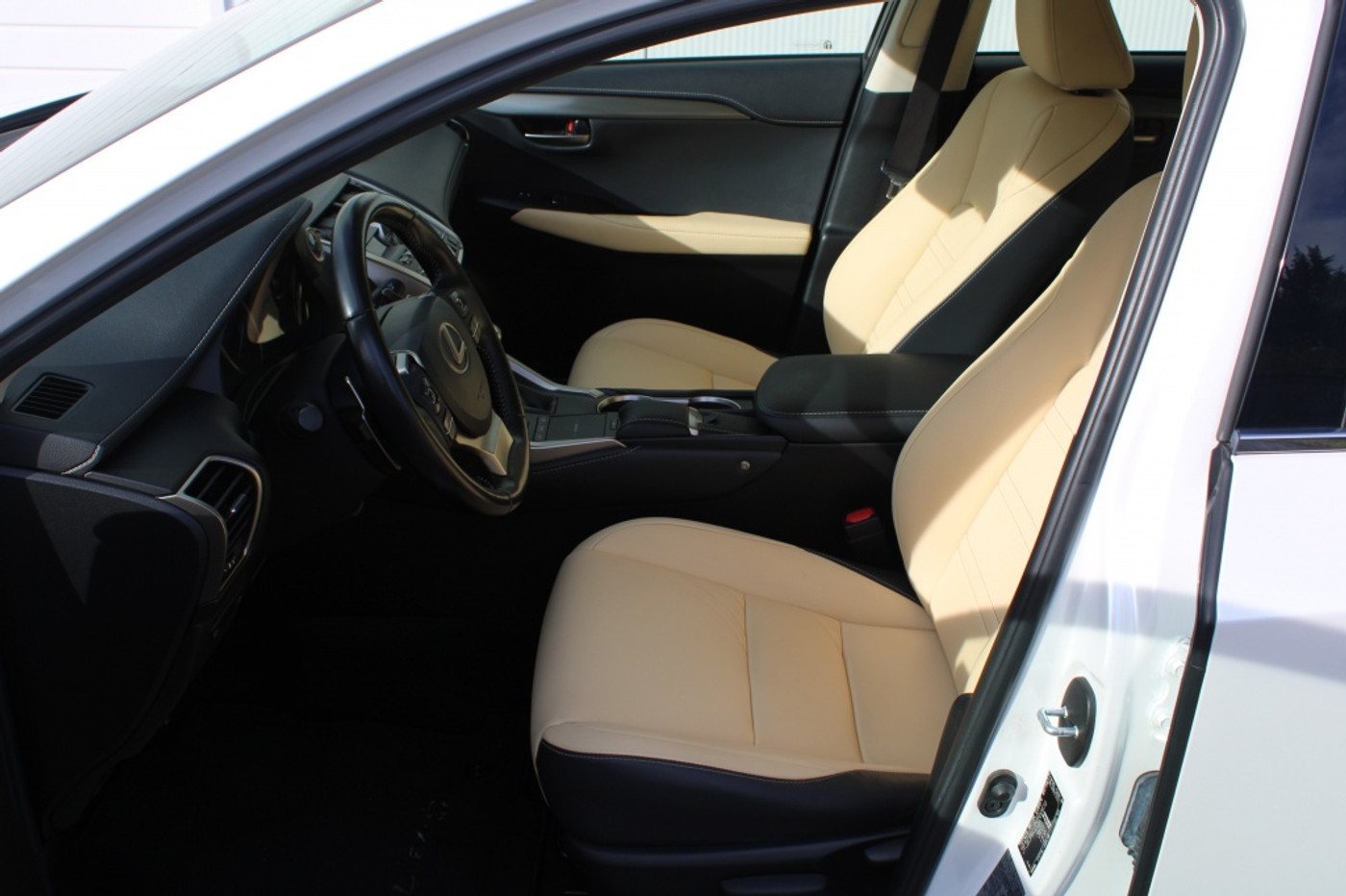 Foto van Lexus Lexus Nx300h