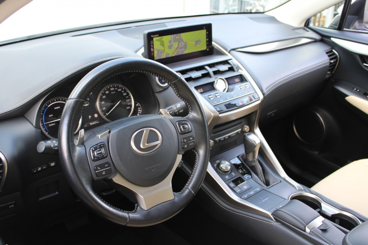 Foto van Lexus Lexus Nx300h