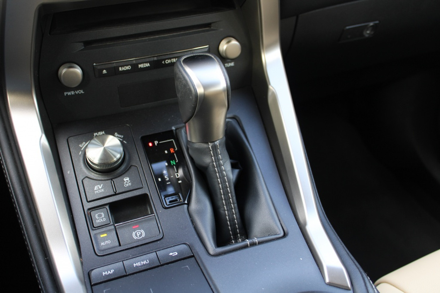 Foto van Lexus Lexus Nx300h