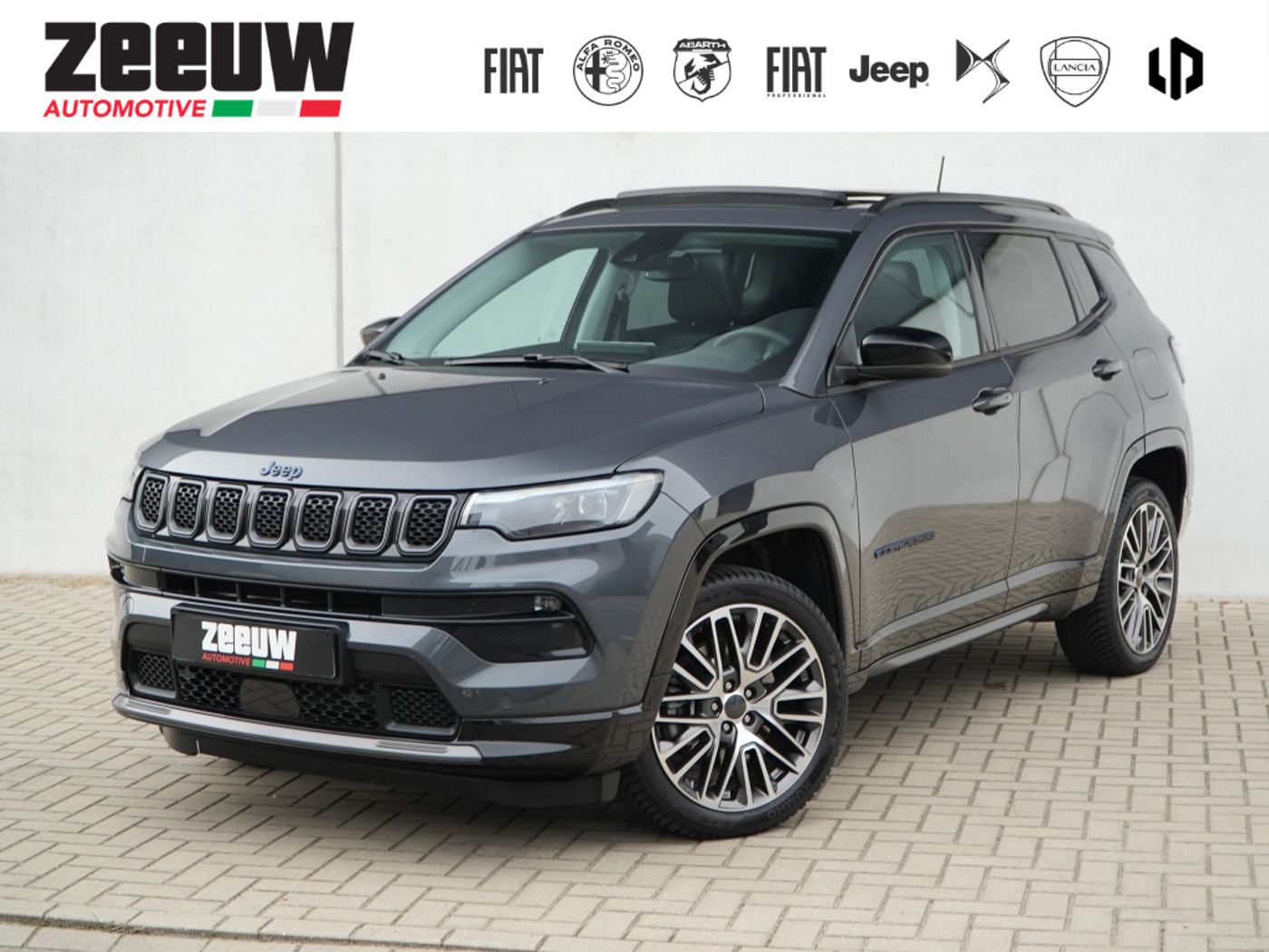 Jeep Compass 4xe 240 PK Hybride Summit | Pano | Premium | LED | Winter | 19" 2025 - voorkant