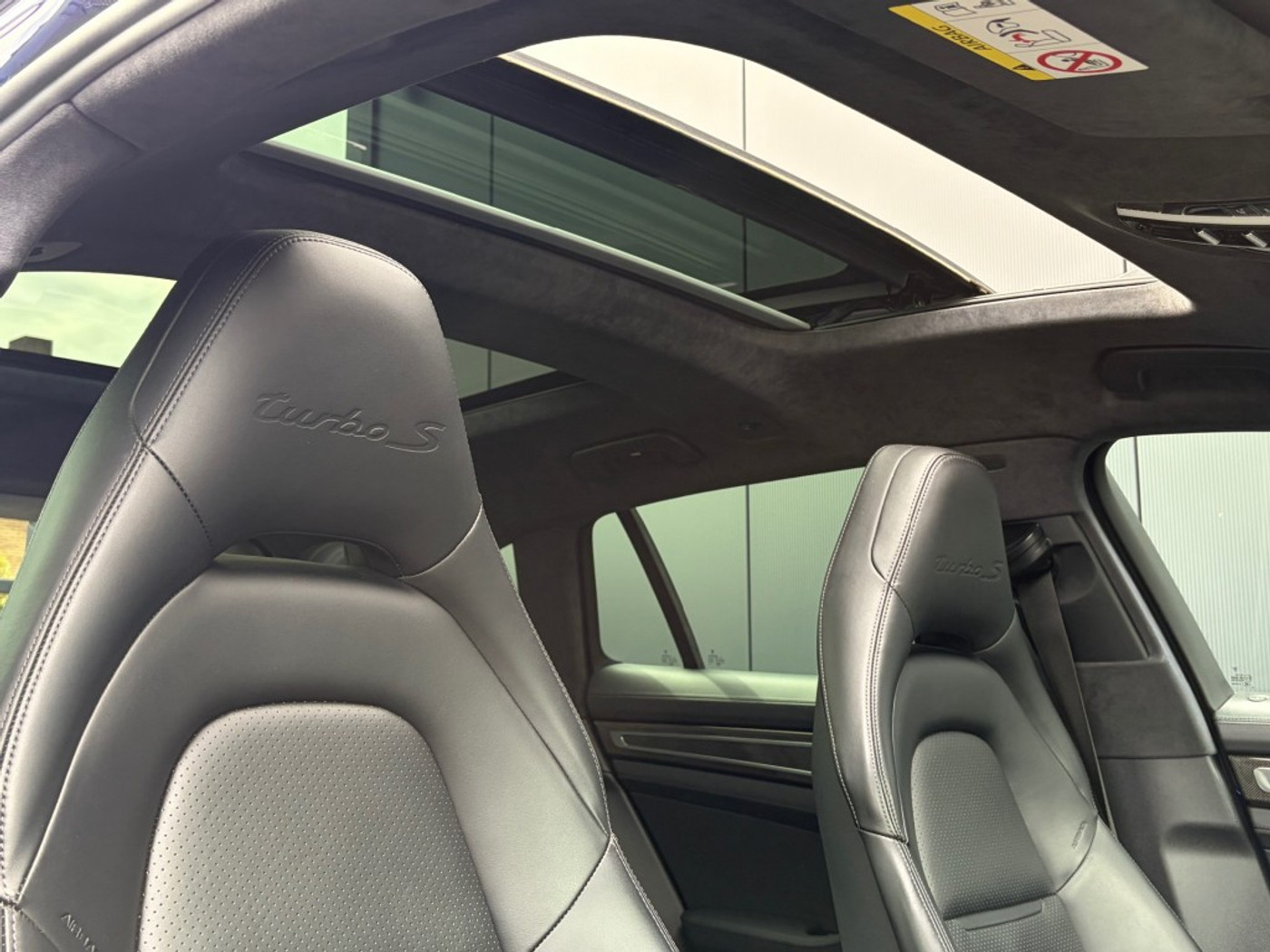Foto van Porsche Panamera Turbo S E-hybrid