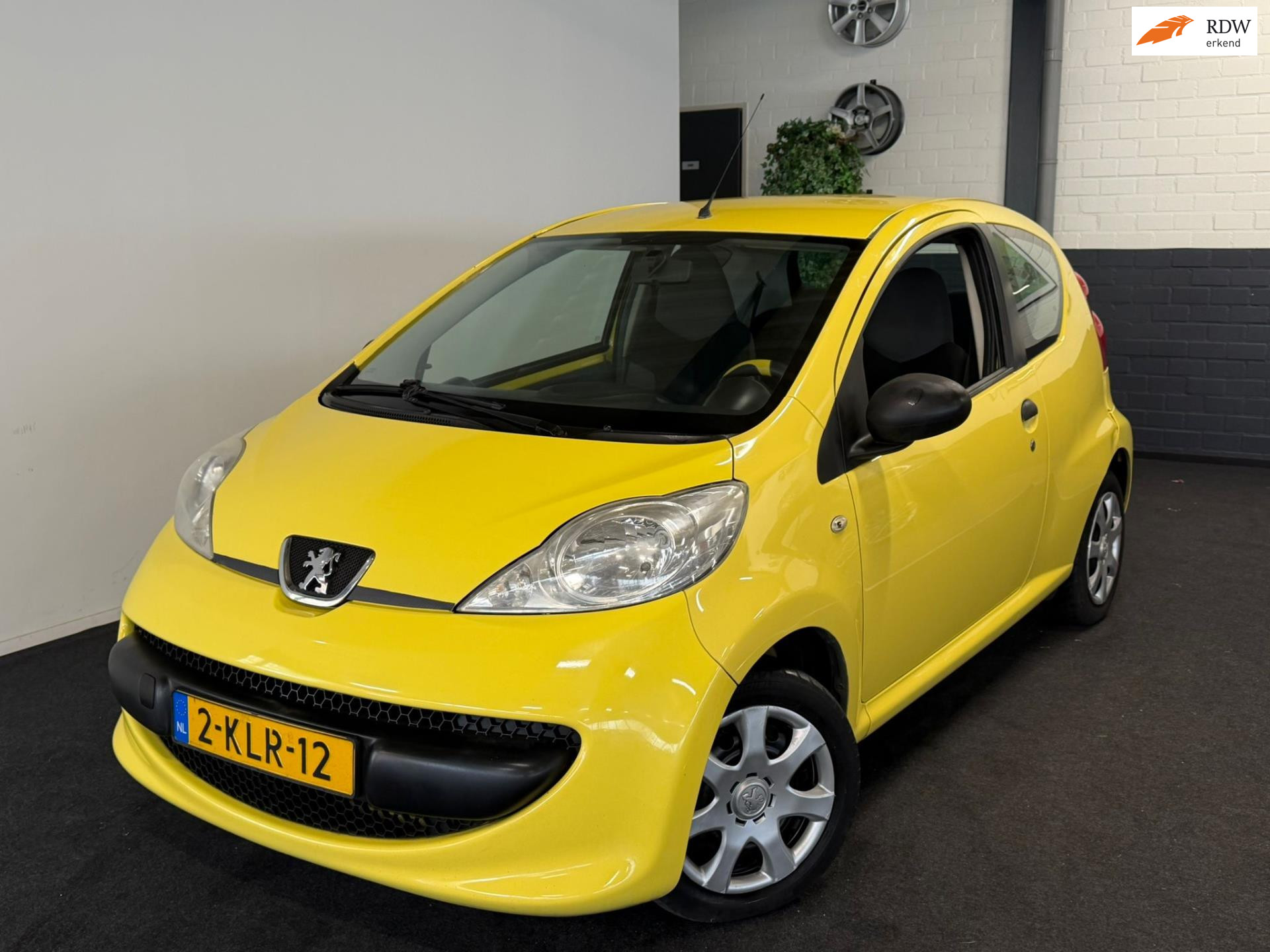 Peugeot 107 1.0-12V XR 2007 - voorkant