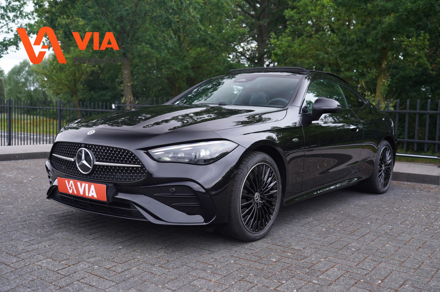 Mercedes-Benz Cle 300 E 300e Coupé Automaat AMG Line | Premium Pakket | Nightpakket | Winterpakket | Burmester | Distronic | 360° Camera | Keyless-Go | Stoelverwarming 2025 - voorkant