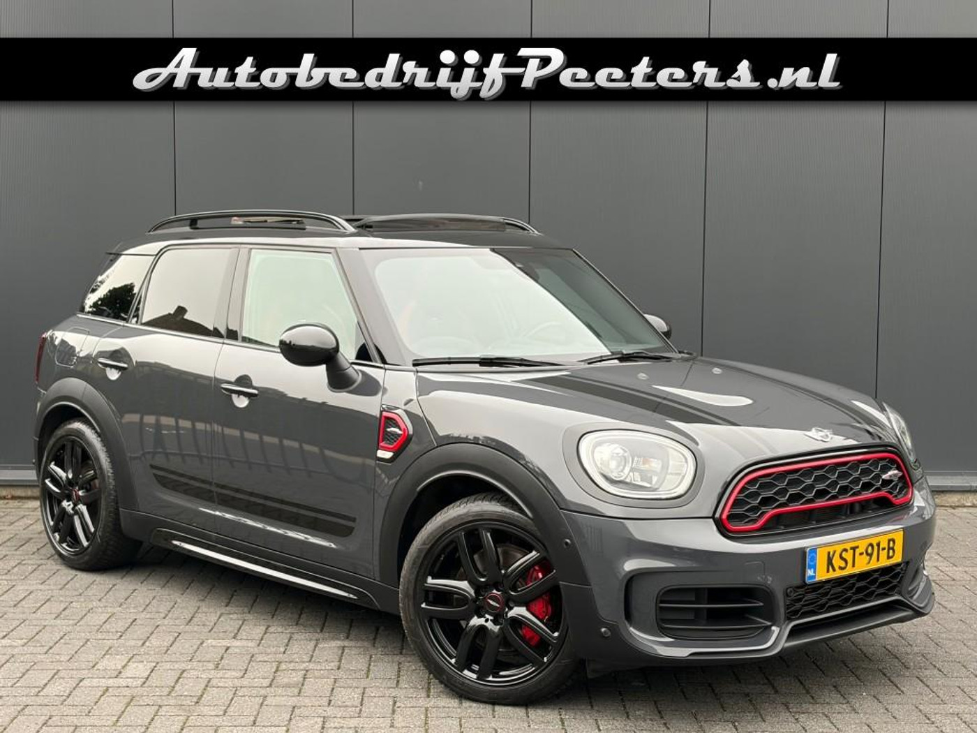 Mini Countryman 2.0 JCW All4 Pano JCW-Schaalstoelen Camera Carplay Picnic-bench Trekhaak 2018 - voorkant