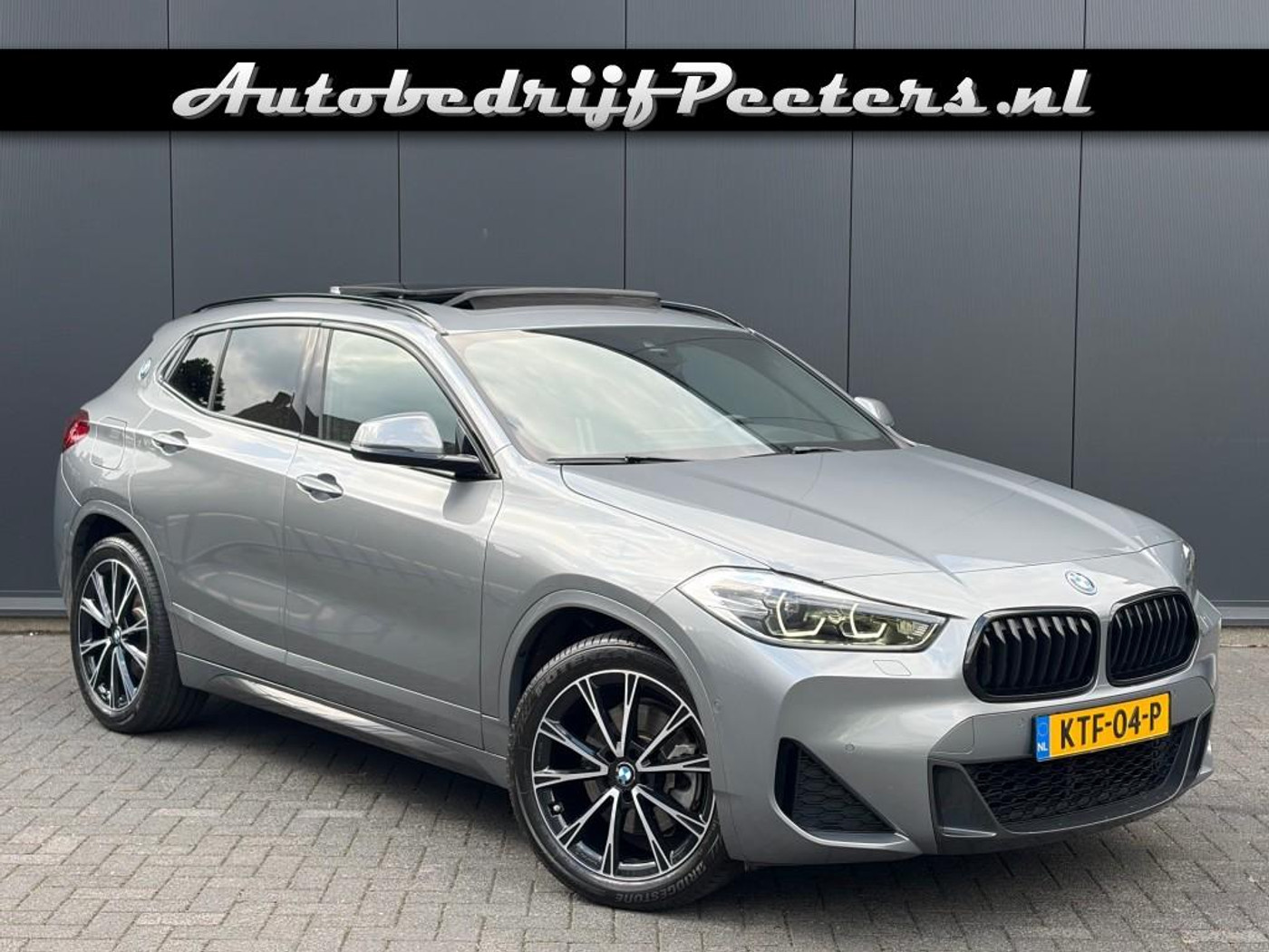 BMW X2 xDrive25e M Sport Pano ACC HUD Camera LED Leder E.klep Sfeerlicht 2021 - voorkant