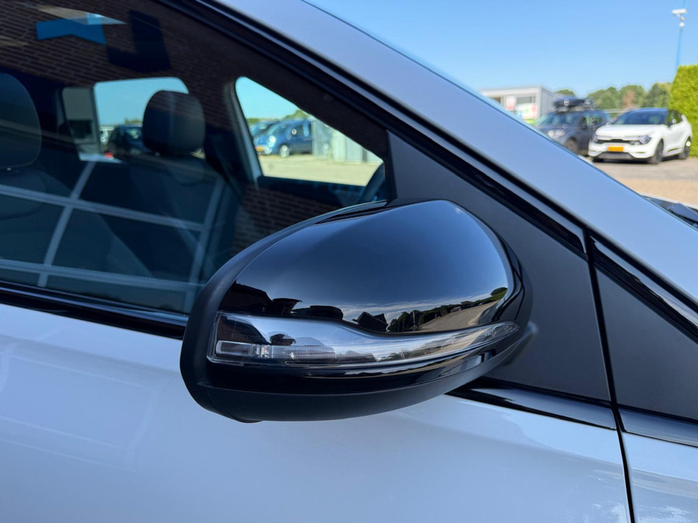 Foto van Mercedes-Benz B 250 E