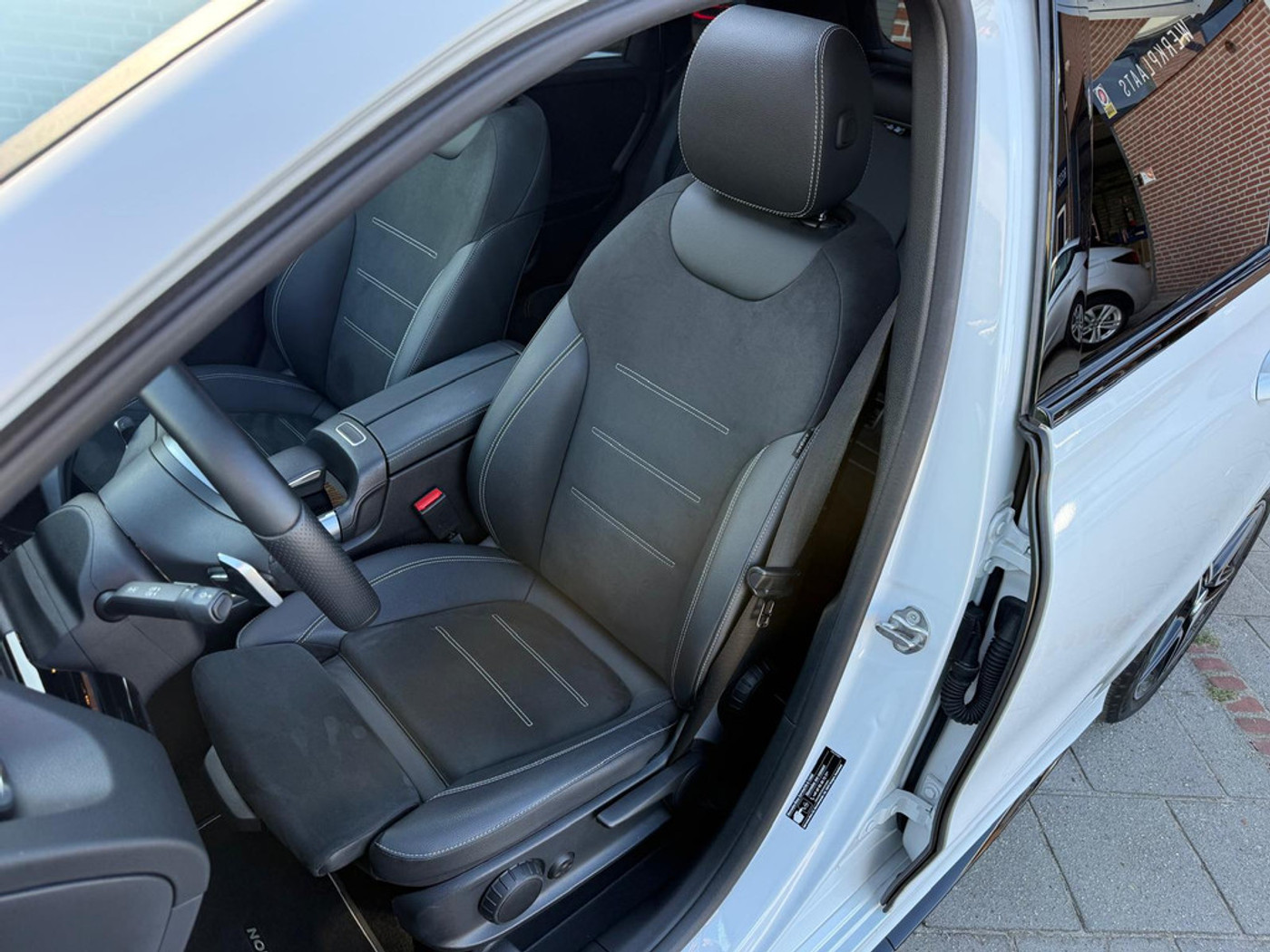 Foto van Mercedes-Benz B 250 E