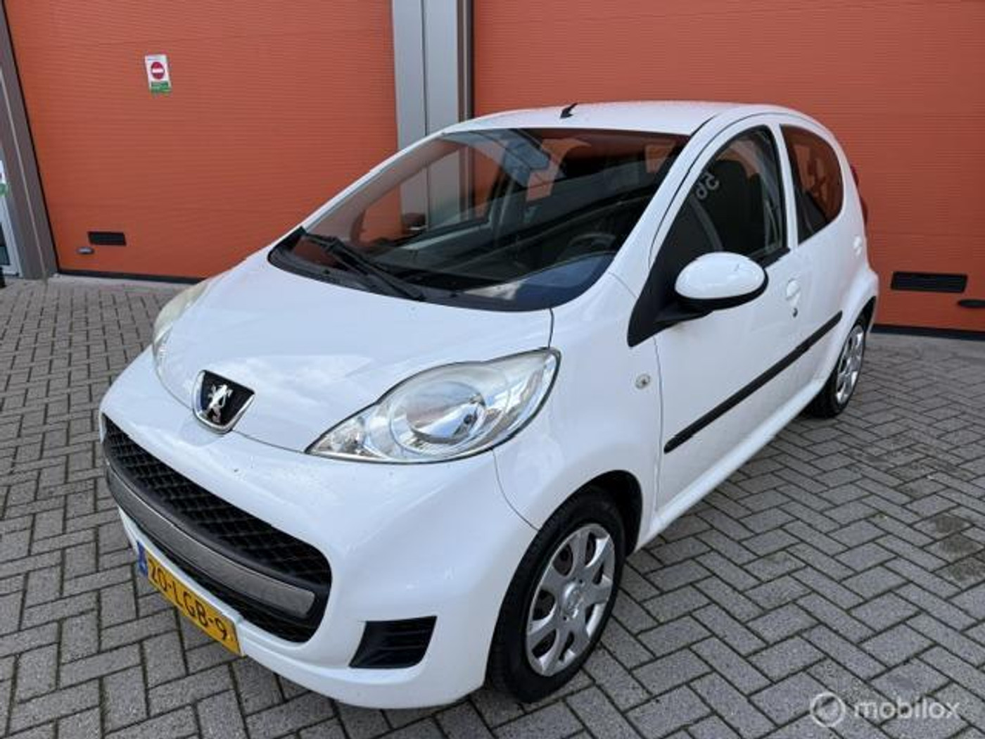Peugeot 107 1.0-12V Sublime 5 DRS -APK 2027-KM NAP-AIRCO 2010 - voorkant