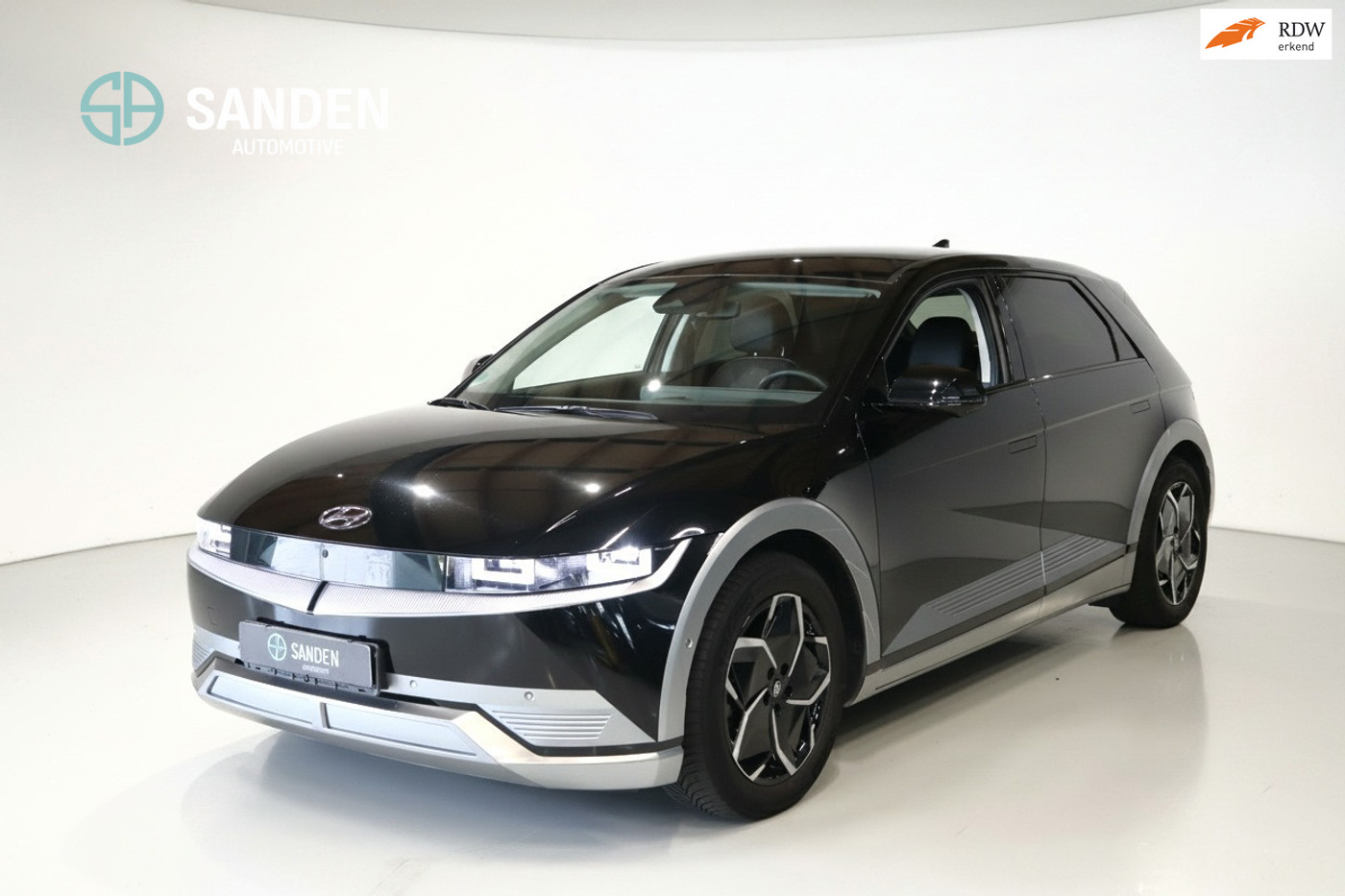 Hyundai Ioniq 5 Uniq AWD 73kWh|Automaat|LED|Navi|Leder|Camera|Electrische stoelen|SOH 98% 2022 - voorkant