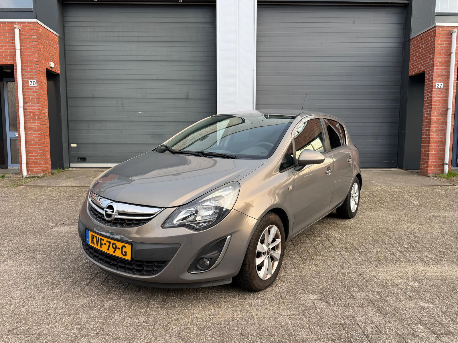 Opel Corsa 1.2-16V Cosmo 2014 - voorkant