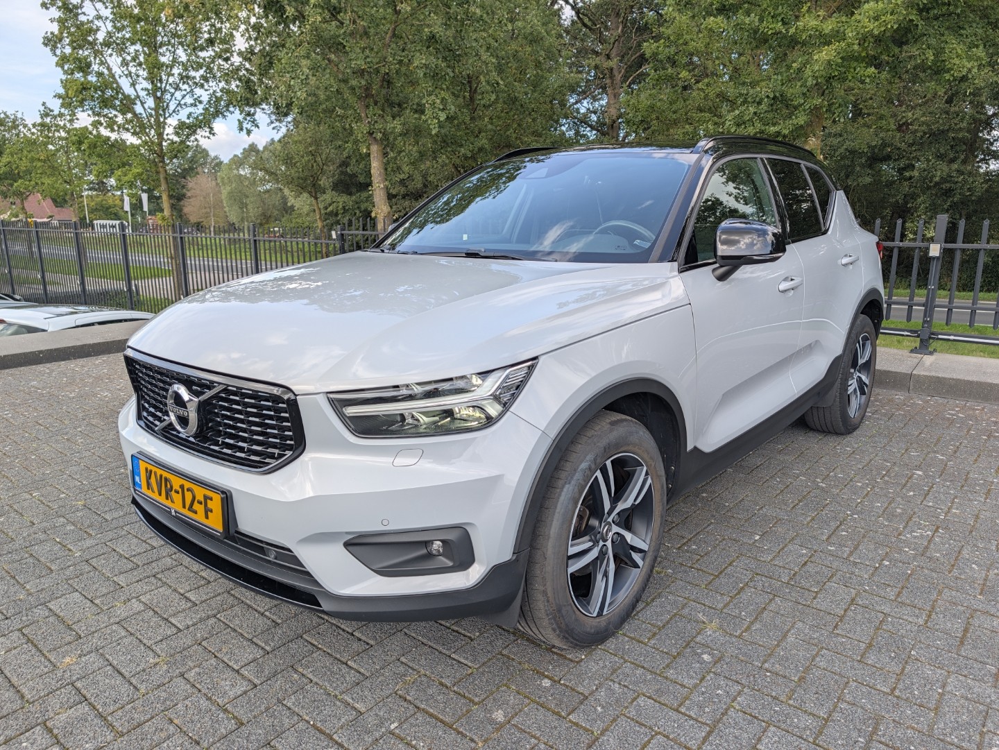 Volvo XC 40 T3 | R-Design | Trekhaak | PDC | Navi | LED | ACC | 2WD | Halfleer | 2020 - voorkant