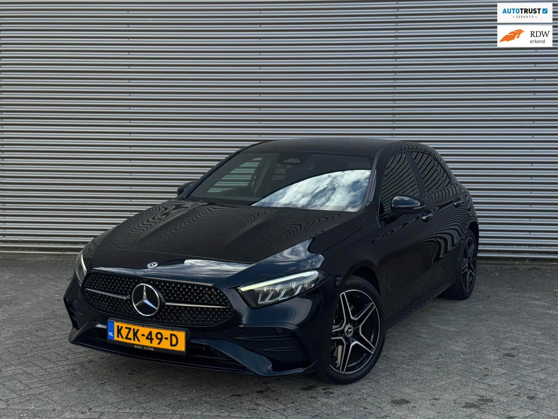 Mercedes-Benz A-klasse 250E AMG  l SFEERLICHT l CAMERA l FACELIFT 2023 - voorkant