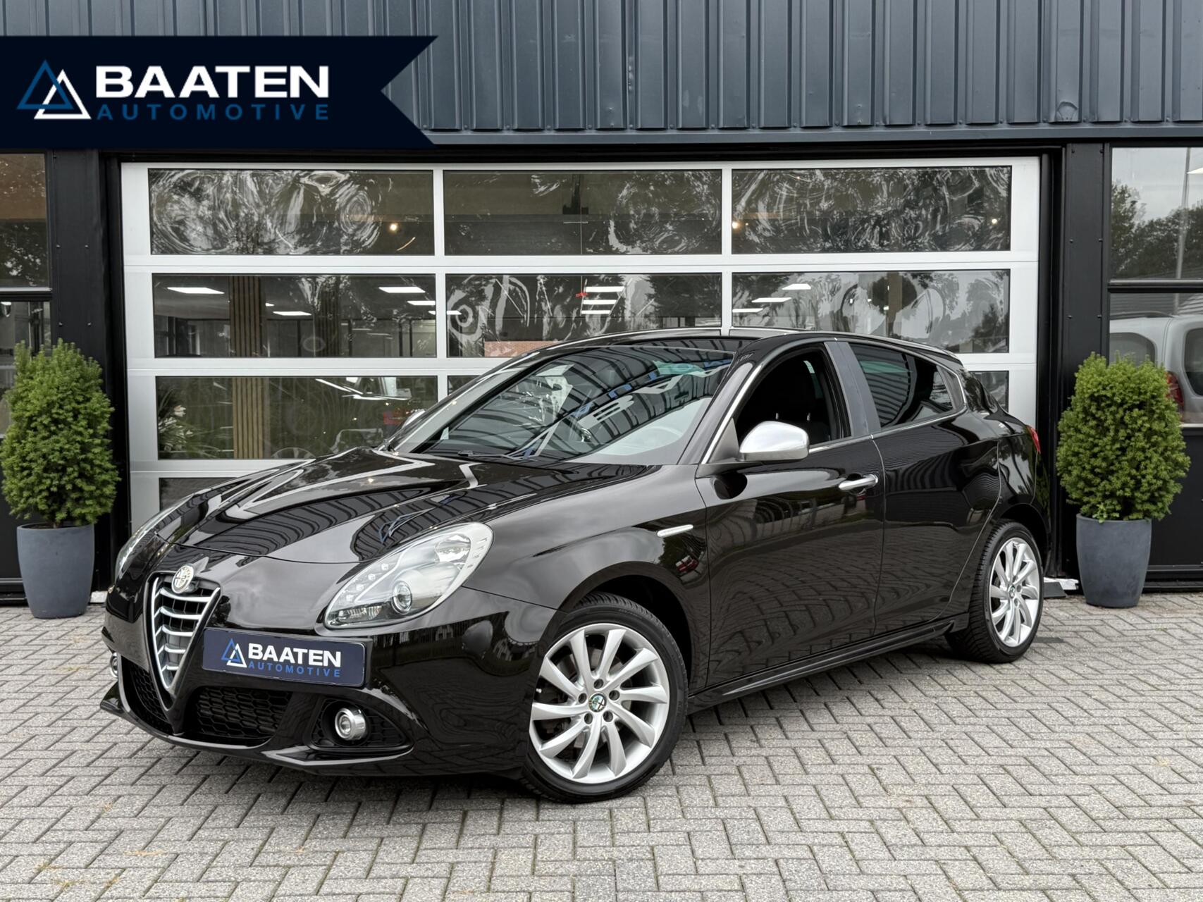 Alfa Romeo Giulietta 1.4 T 170pk Automaat|Nero Etna| Trekhaak| 2015 - voorkant