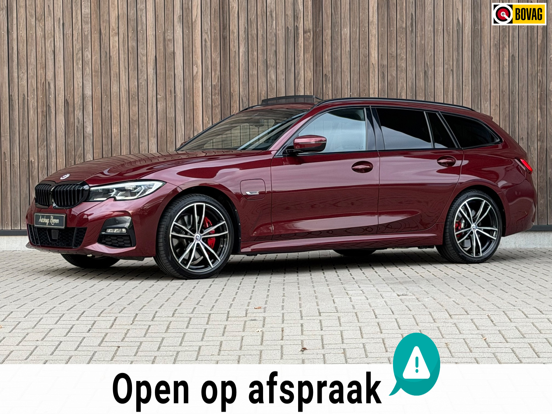 BMW 3-serie Touring 330e xDrive High Executive / M-sport / Trekhaak / Panoramadak 2022 - voorkant