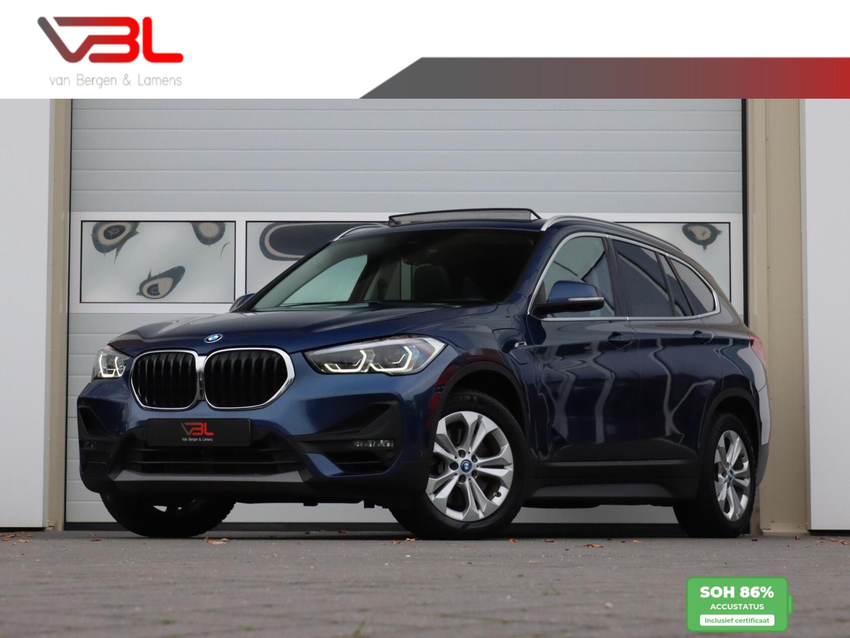 BMW X1 xDrive25e High Executive | SOH 86%  | Panoramadak | Afneembare trekhaak 2022 - voorkant