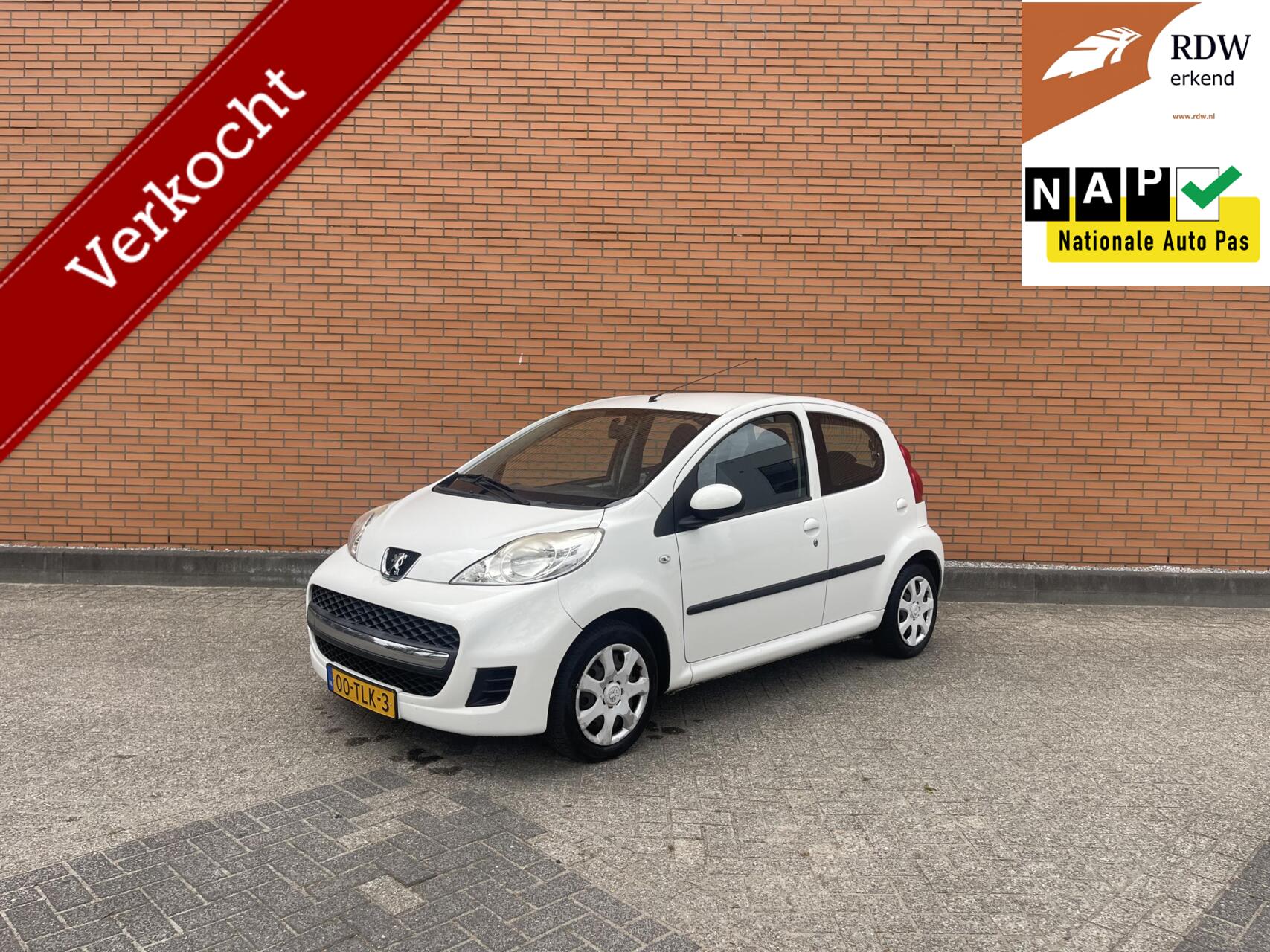 Peugeot Peugeot 107 1.0-12V 2012 141DKM | NAP | AIRCO | ELEK-PAKKET 2012 - voorkant