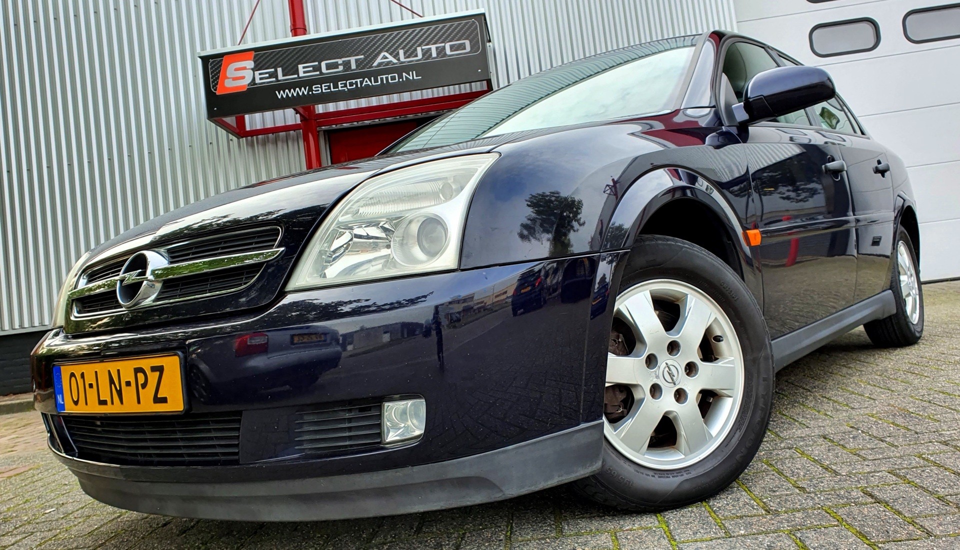 Opel Vectra 2.2-16V Comfort Navigator *Airco*Cruise*Nwe APK! 2003 - voorkant