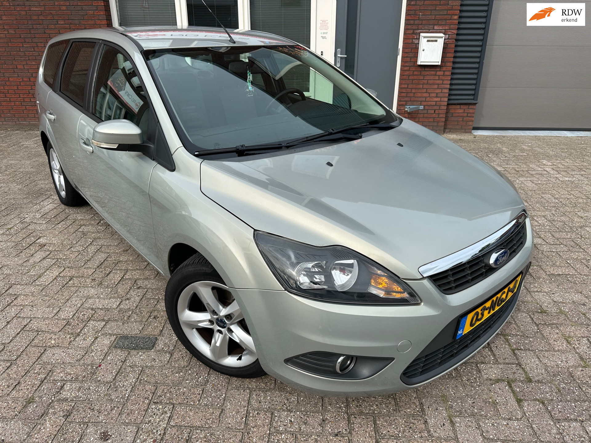 Ford Focus 1.6 Comfort / Airco / NAP / LM 2010 - voorkant