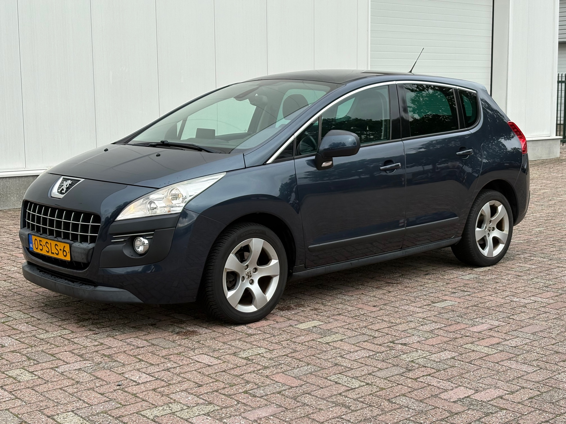 Peugeot 3008 1.6 VTi ST 2011 - voorkant
