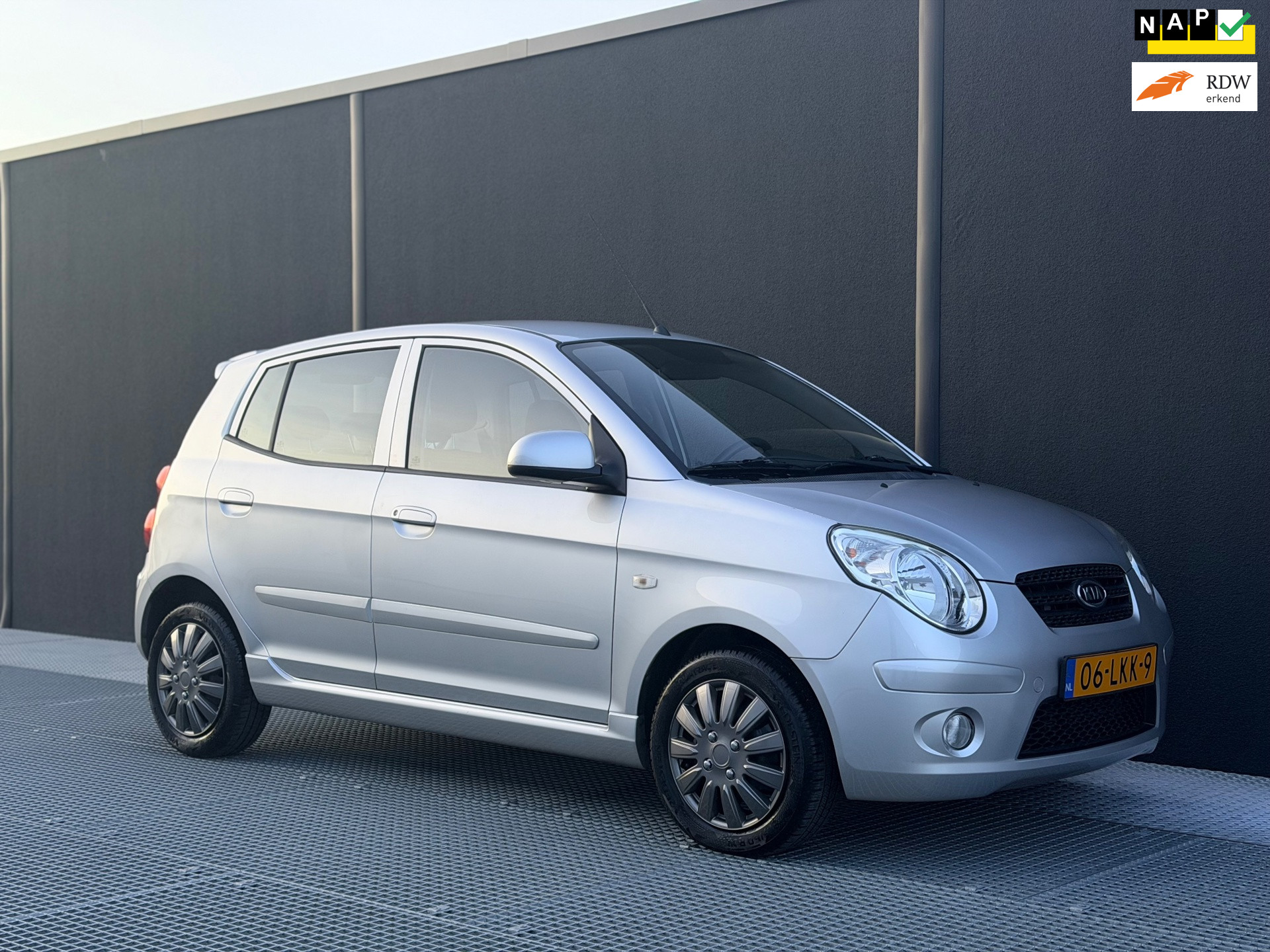 Kia Picanto 1.0 Seven|NW DISTRIEBUTIERIEM |Airc|2eig 2010 - voorkant