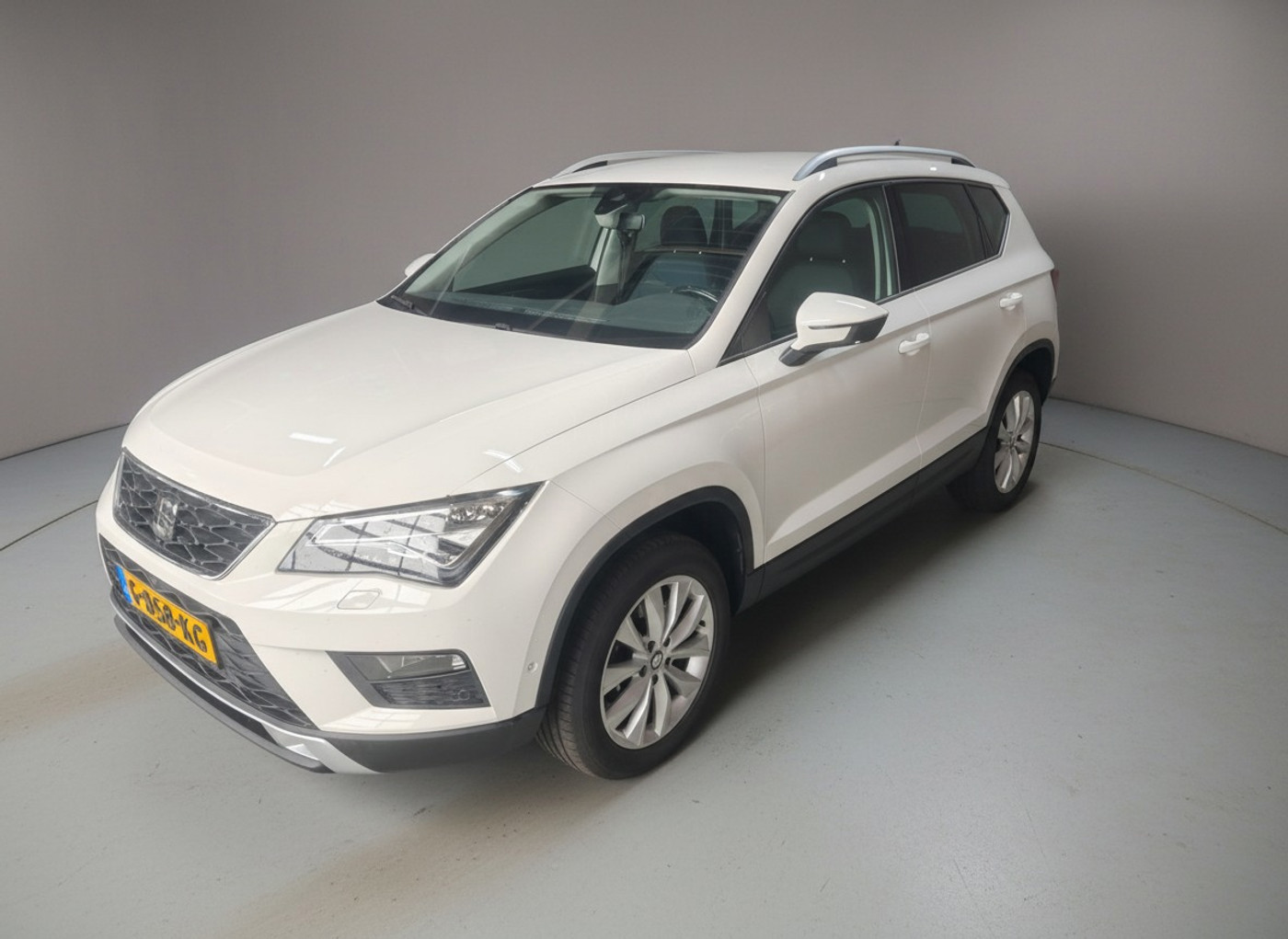 Seat Ateca 1.4 EcoTSI Style, Clima, ACC, Camera, PDC, Keyless, NAP 2017 - voorkant