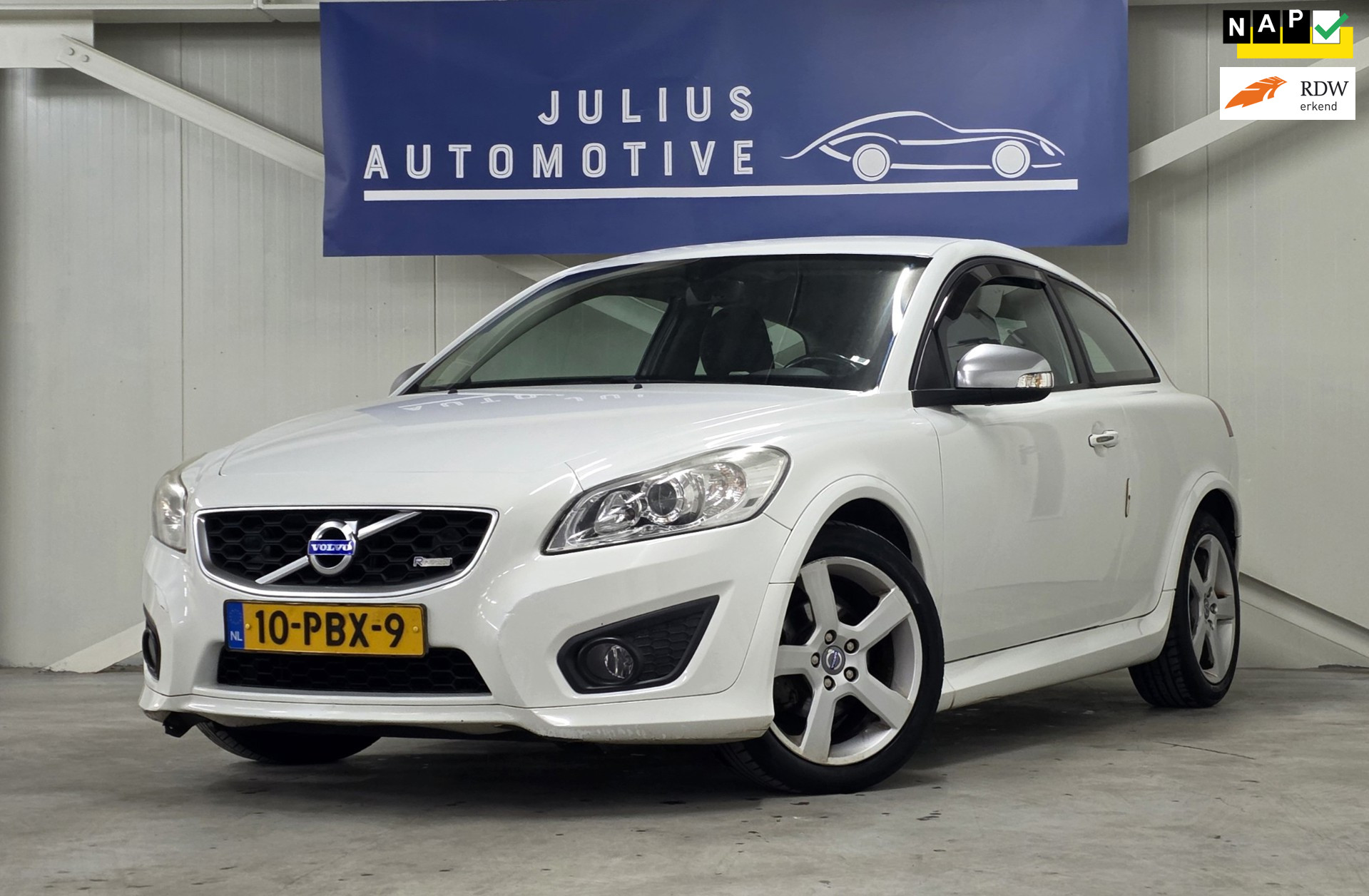 Volvo C30 1.6 R-Edition 1e Eigenaar Leer Trekhaak Clima PDC CruiseControl Nieuwe APK! 2011 - voorkant