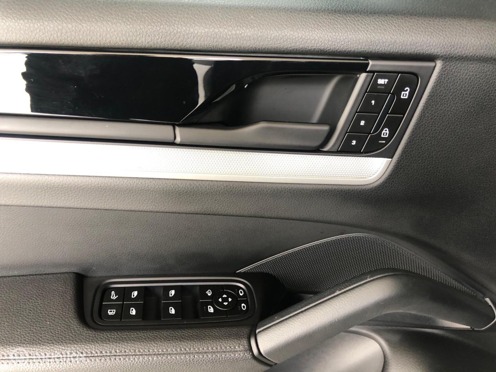 Foto van Porsche Cayenne E-hybrid