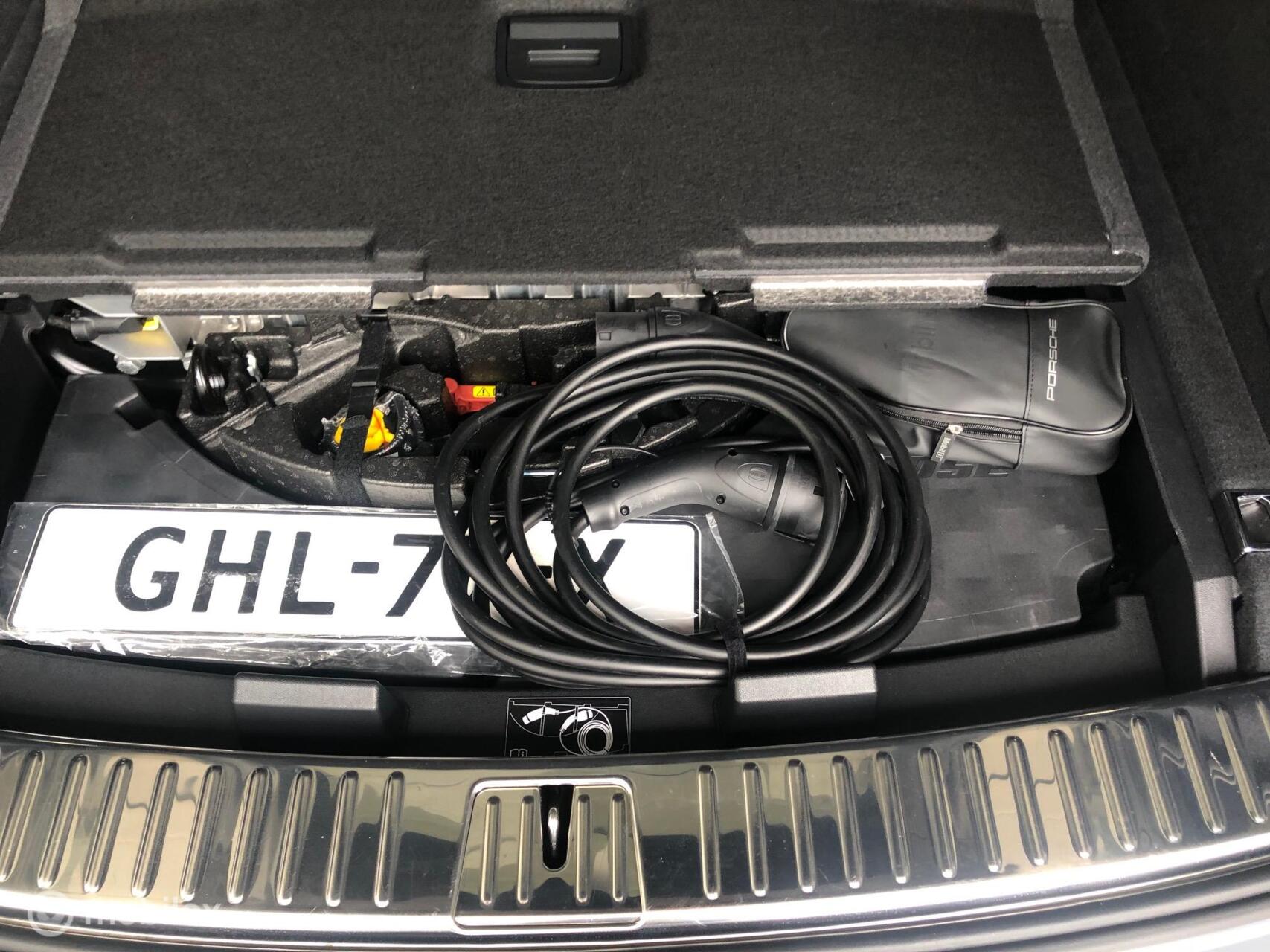 Foto van Porsche Cayenne E-hybrid