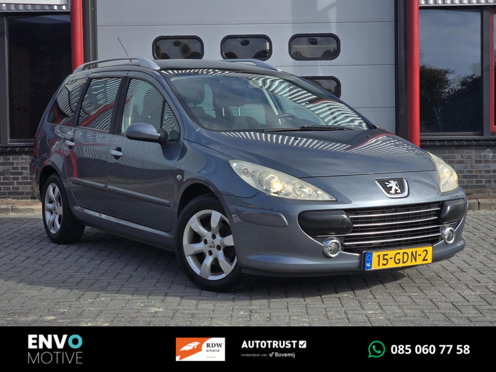Peugeot 307 2.0-16V Premium Pano/Clima/Trekhaak/Cruise 2008 - voorkant