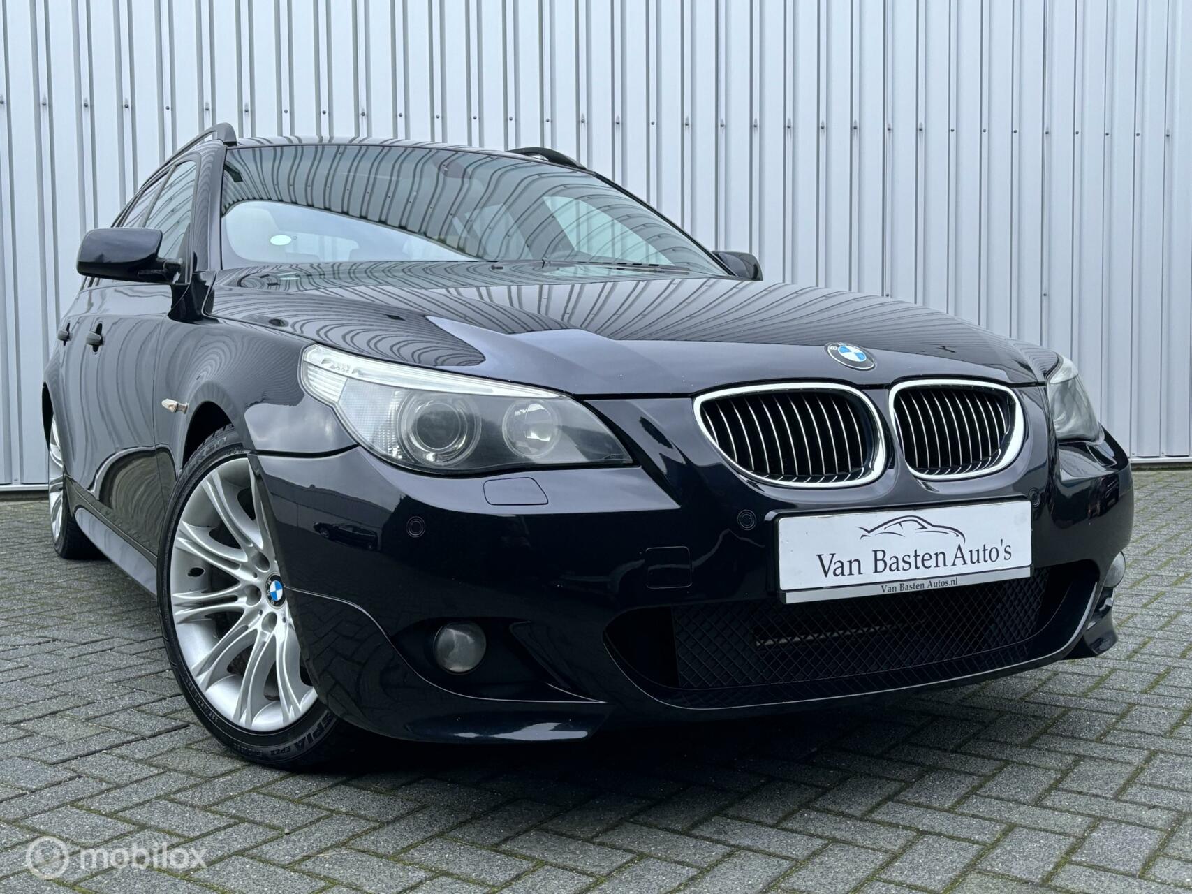 BMW 5-serie Touring 545i | M-Sport | Aut | Pano | Youngtimer | 2005 | Leder | Xenon | HUD | Volledige historie | 2005 - voorkant