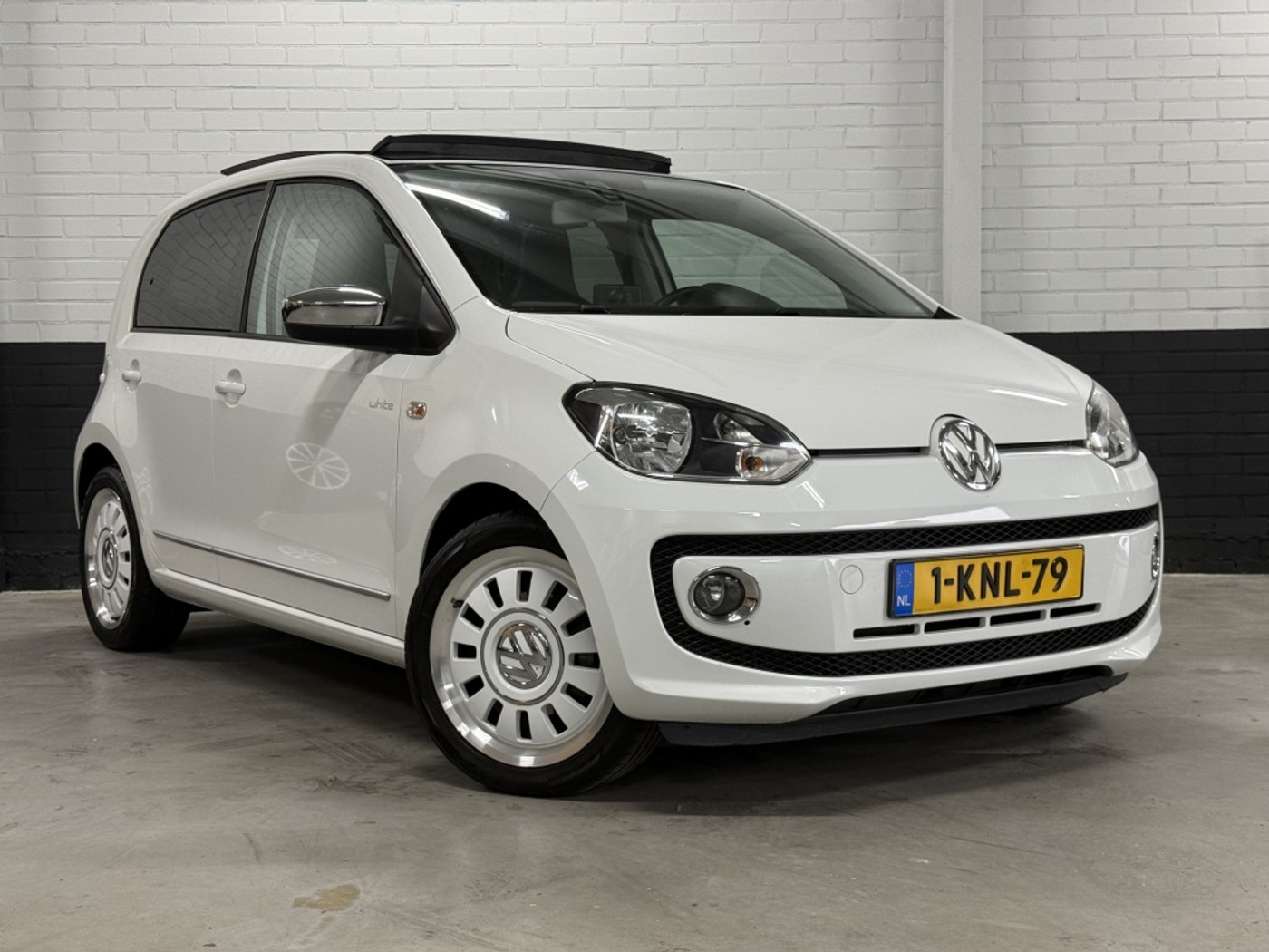 Volkswagen Up 1.0 high up! BlueM. 2013 - voorkant