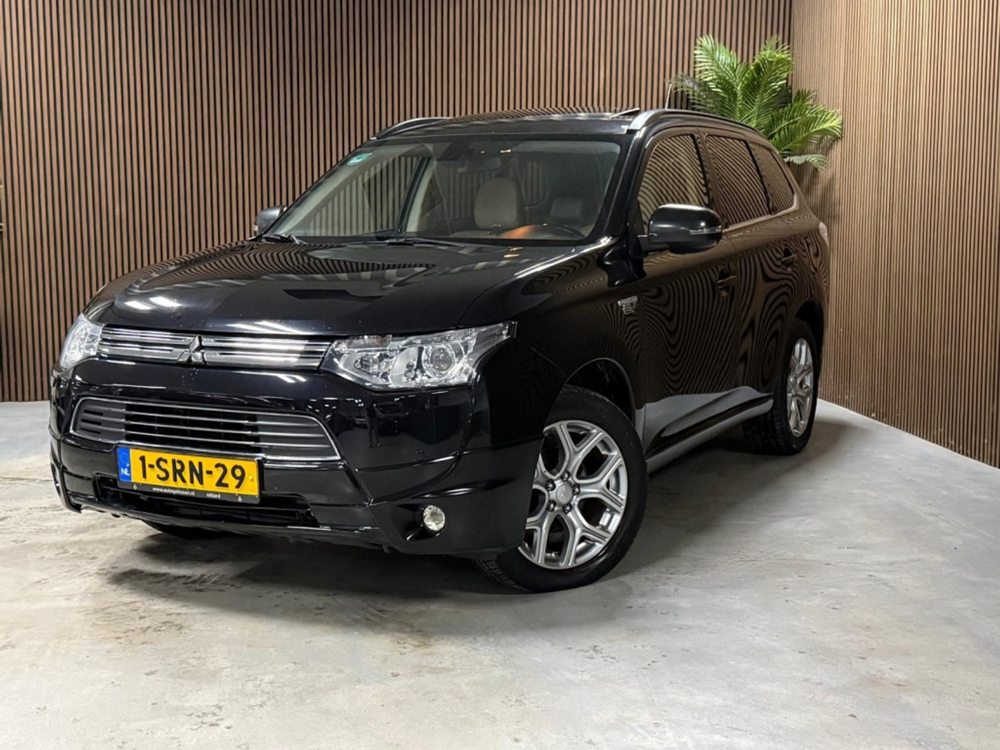 Mitsubishi Mitsubishi Outlander 2.0 PHEV Instyle+ 2013 - voorkant